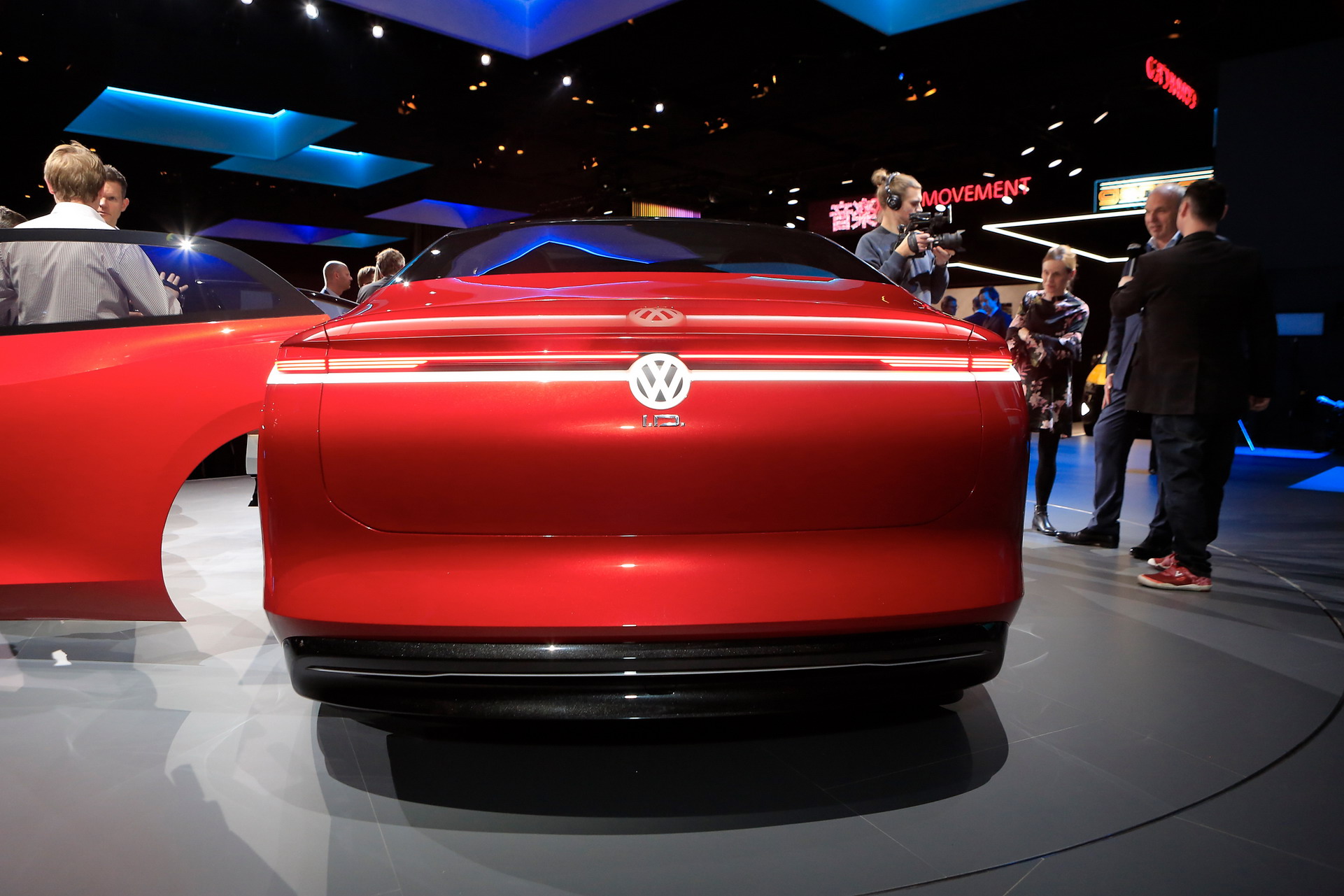 VW-ID-Vizzion-S8 VW I.D. Vizzion Is A Concept For A New, Electrified Phaeton In 2022