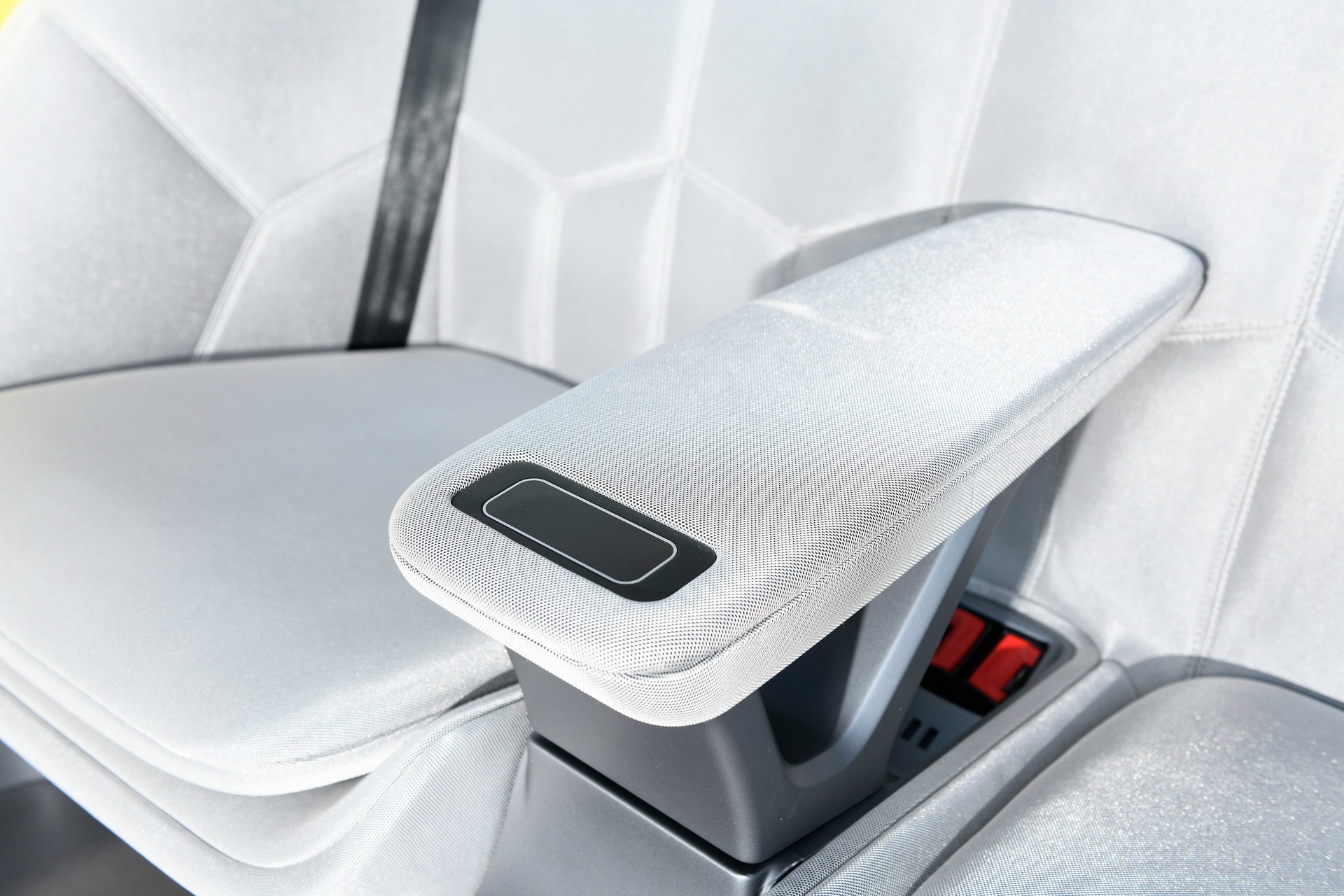 VW-SEDRIC-School-Bus-12 VW SEDRIC School Bus Concept Is An Autonomous Shuttle For Kids