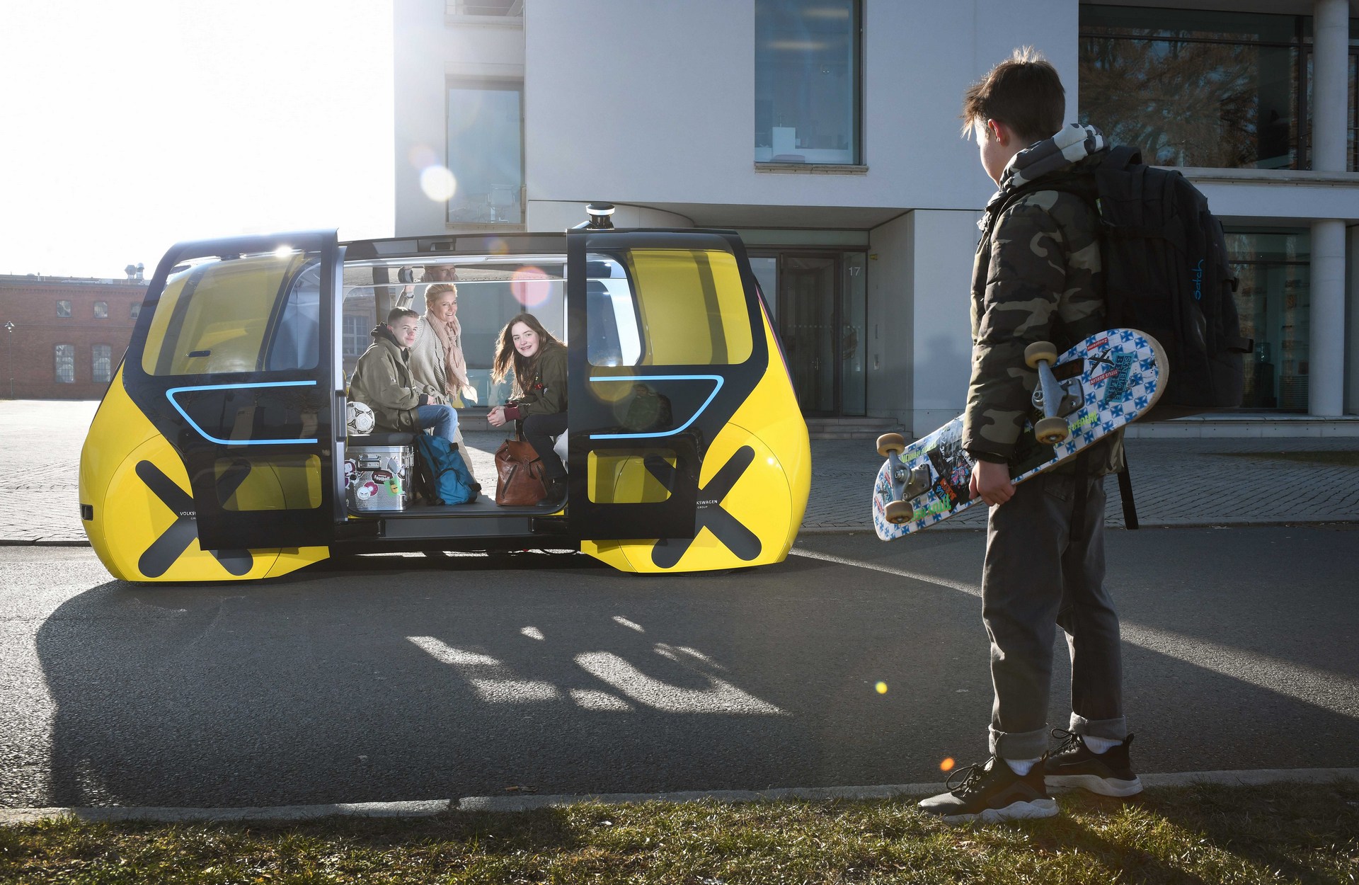 VW-SEDRIC-School-Bus-5 VW SEDRIC School Bus Concept Is An Autonomous Shuttle For Kids