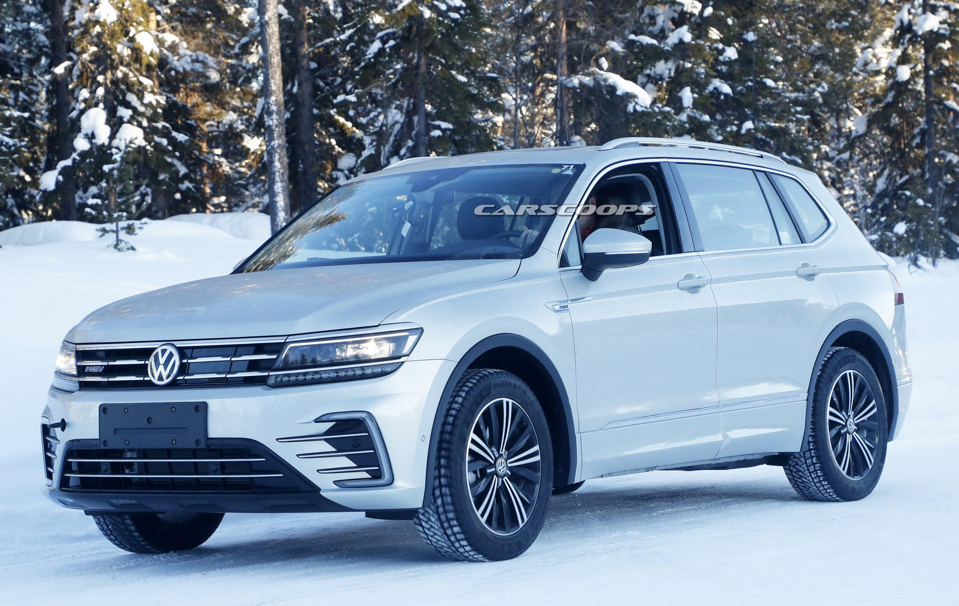 VW-Tiguan-GTE-1 VW Tiguan GTE Spied With Plenty Of Plug-In Hybrid Badges