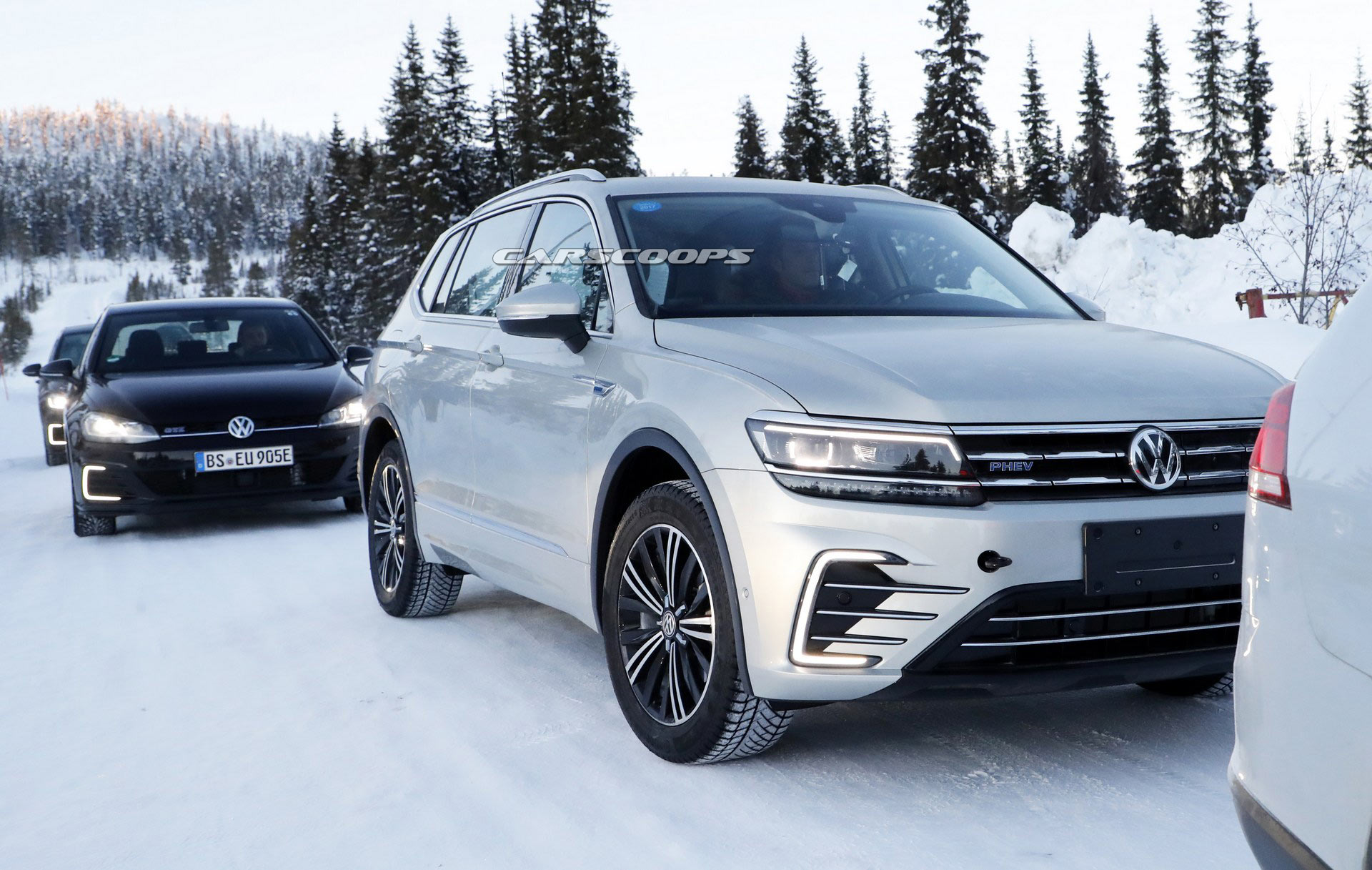 VW-Tiguan-GTE-4 VW Tiguan GTE Spied With Plenty Of Plug-In Hybrid Badges