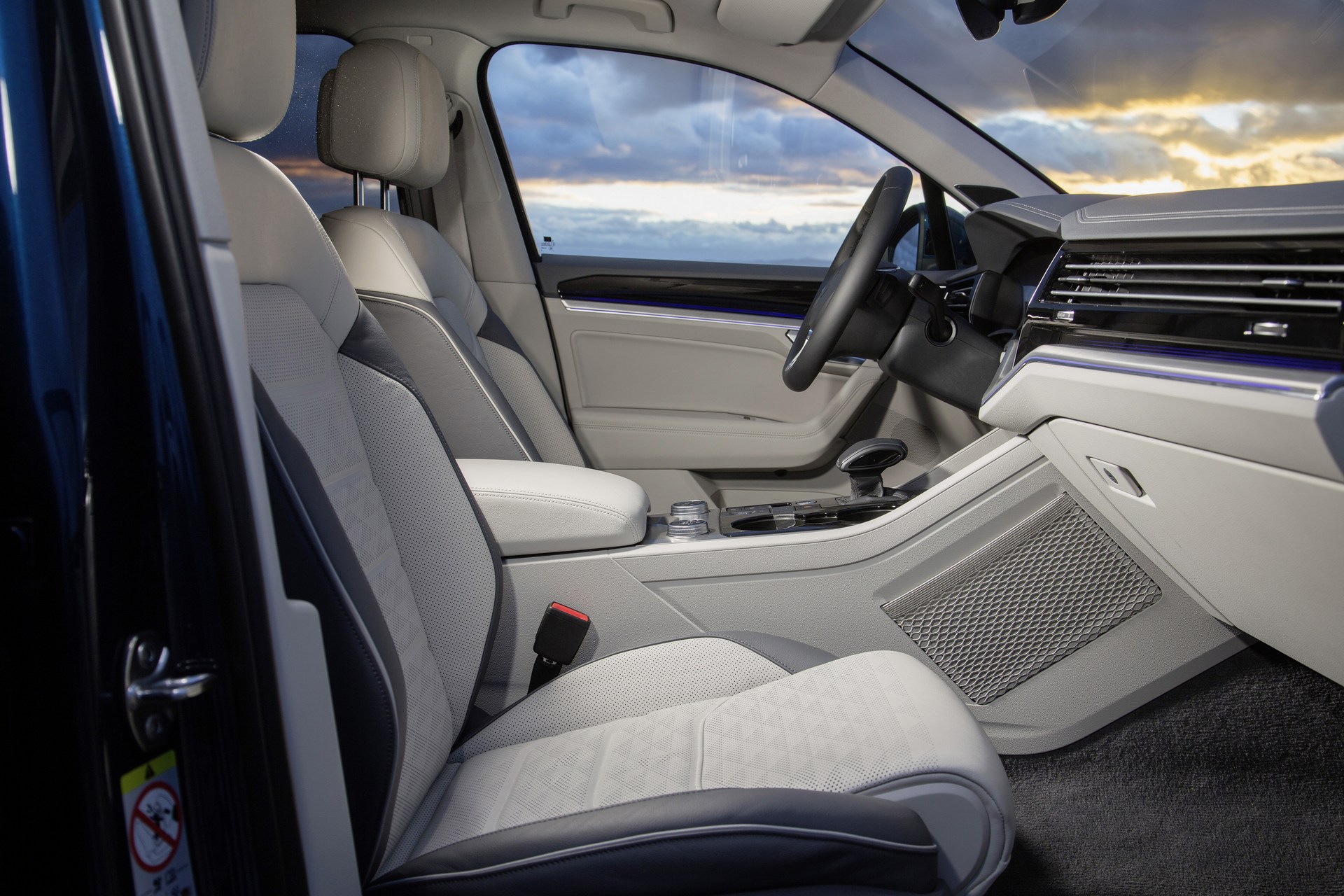 VW-Touareg-49 VW Design Boss Says The Touareg’s Interior Is A “Total Revolution”