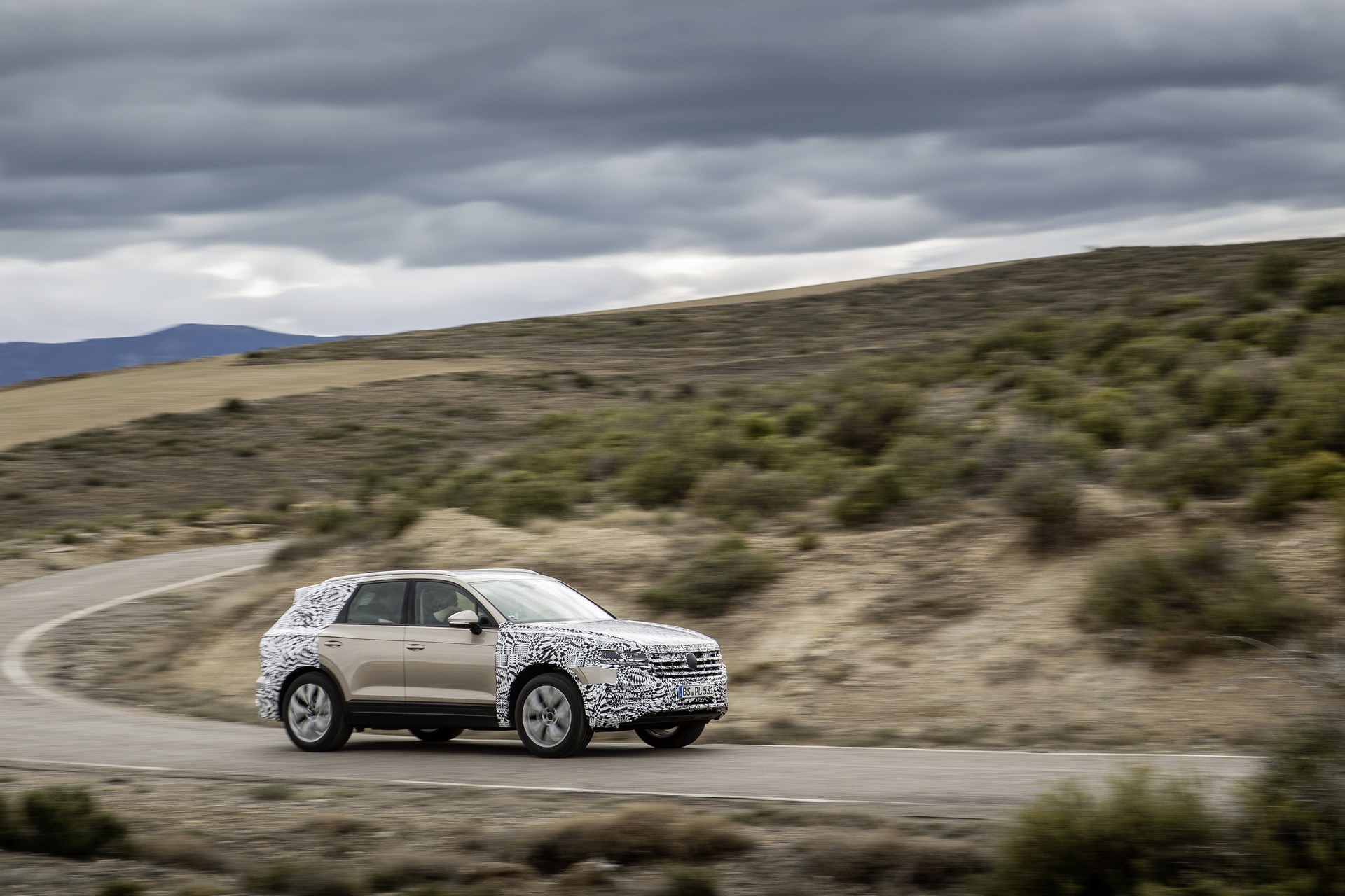 VW-Touareg-7 2019 VW Touareg Teased As Company Looks Back At Its Predecessors