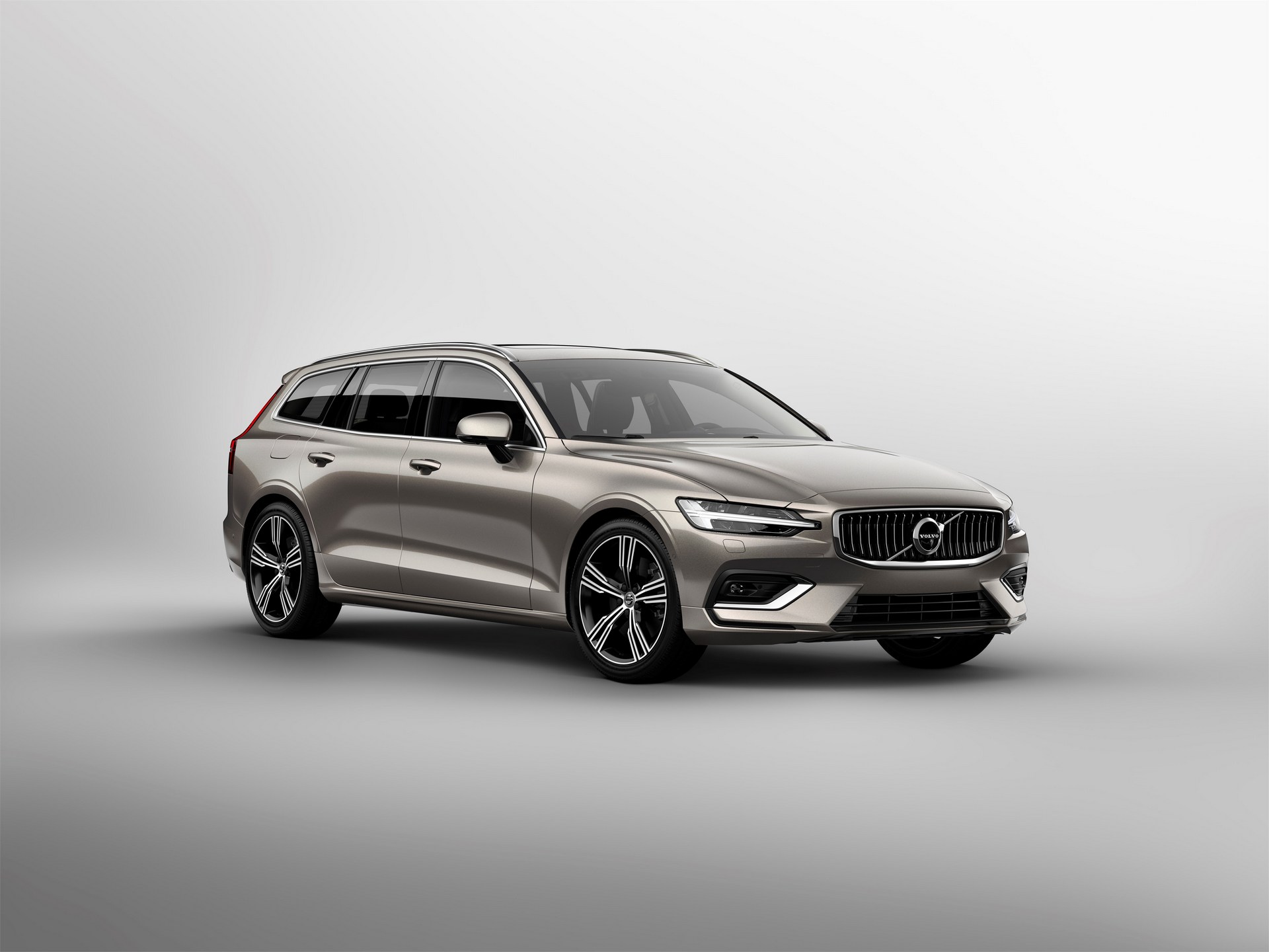 Volvo-V60-5 Volvo To Debut 2019 V60 And XC40 Inscription In America