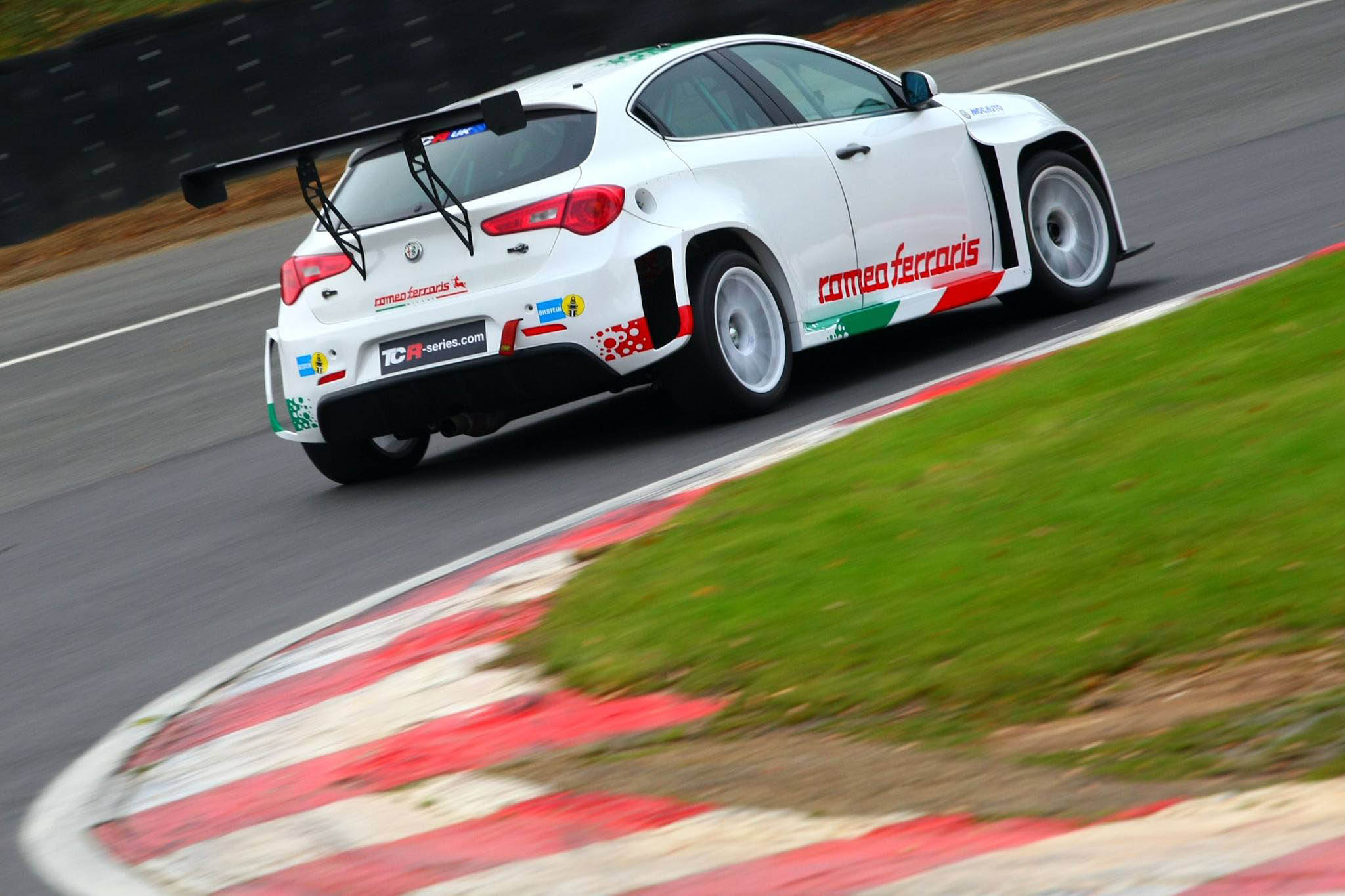 alfa-romeo-giulietta-tcr-08 Alfa Romeo Giulietta TCR Heads For Big Leagues