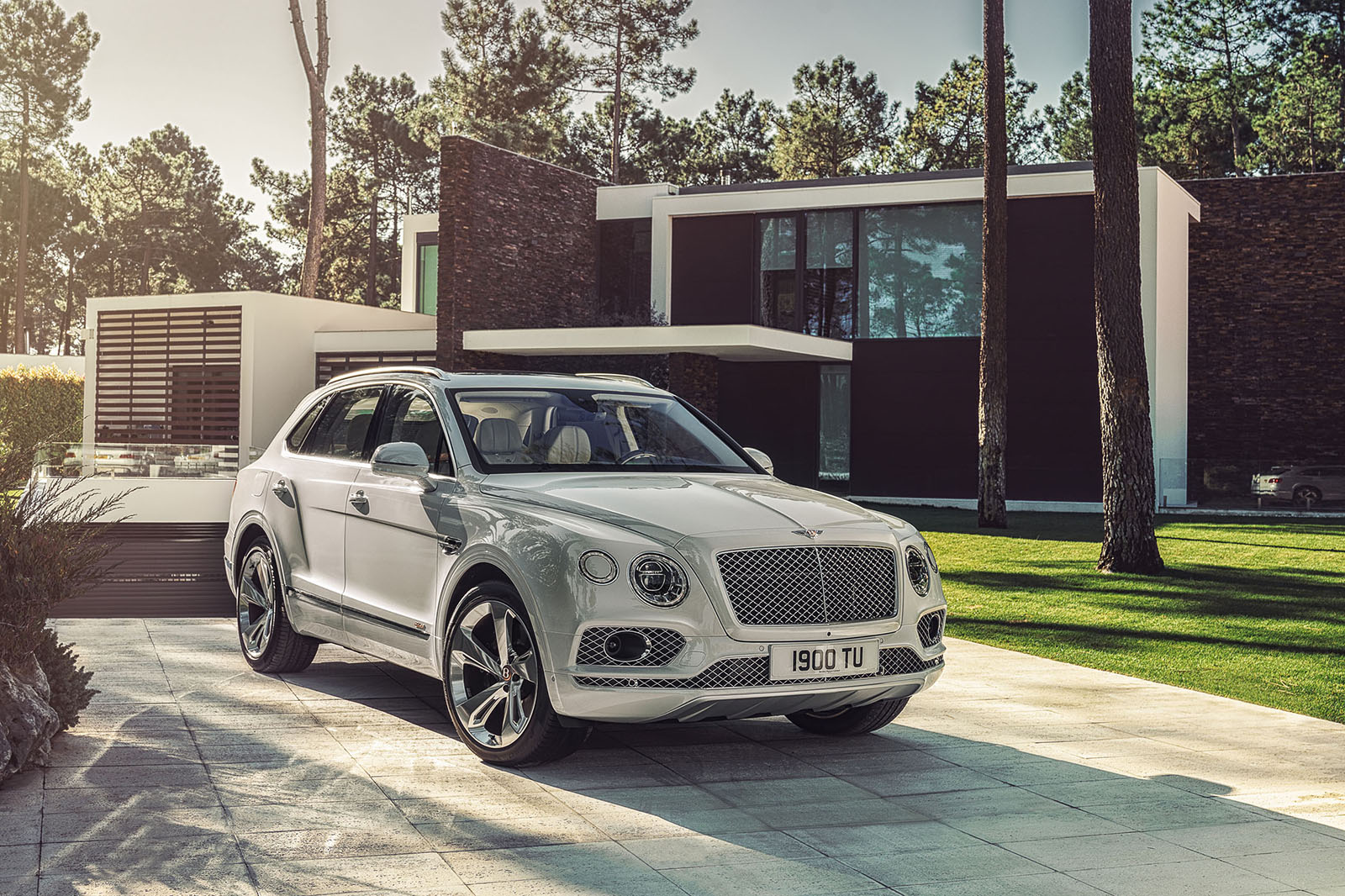 bentleyhybrid1983_0 Bentley Bentayga Plug-In Hybrid Leaked Right Before Geneva Debut