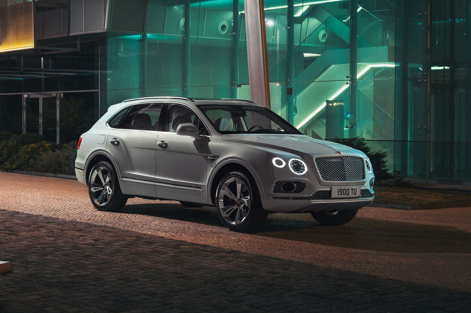 bentleyhybrid1986_0 Bentley Bentayga Plug-In Hybrid Leaked Right Before Geneva Debut