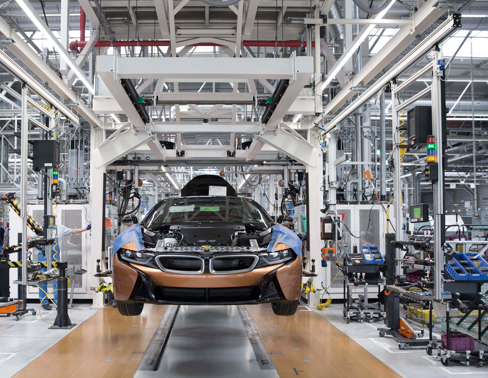 bmw-i8-roadster-production-01 New BMW i8 Roadster Starts Rolling Off The Line In Leipzig