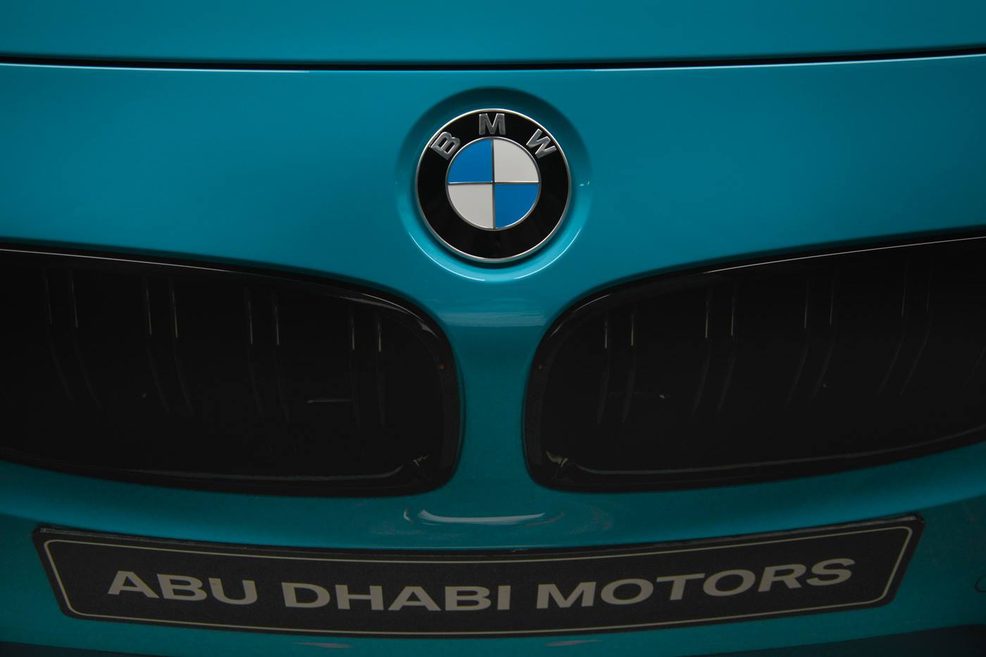 bmw-m4-abu-dhabi-miami-blue-22 Miami Blue BMW M4 Coupe Would Make Dade County Proud
