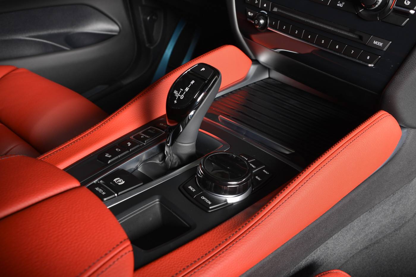 bmw-x6-xdrive50i-abu-dhabi-10 White BMW X6 Flaunts M Performance Kit And Custom Exhaust