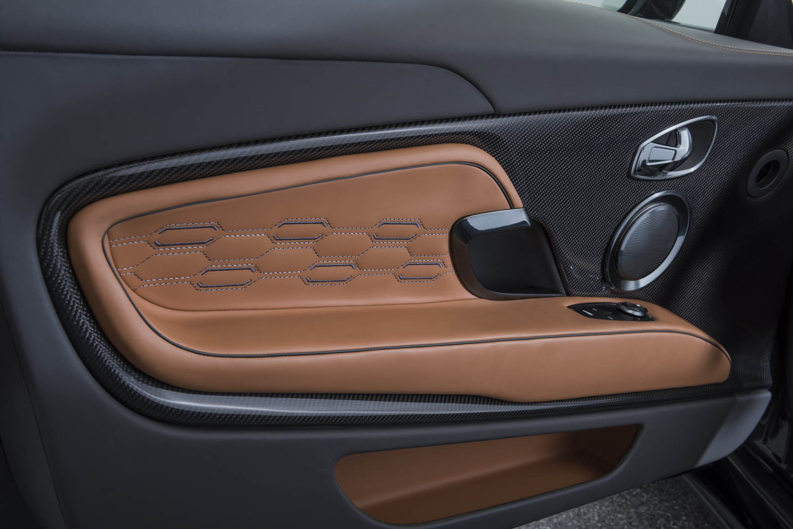 brabus-startech-aston-martin-db11-sp610-10 Brabus Boosts Aston Martin DB11’s V8 Past V12 Levels