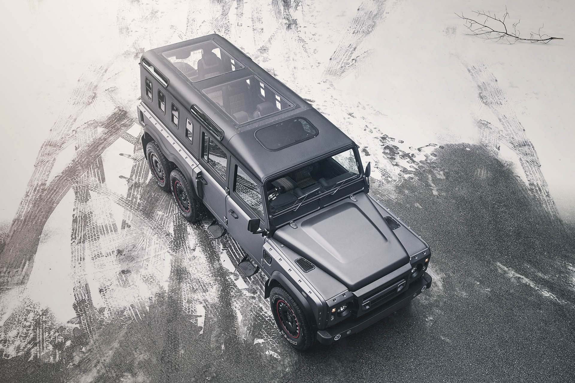chelsea-defender-6x6-1 Chelsea Truck Company’s Flying Huntsman Steps Into Mercedes G63 6×6’s Shadow