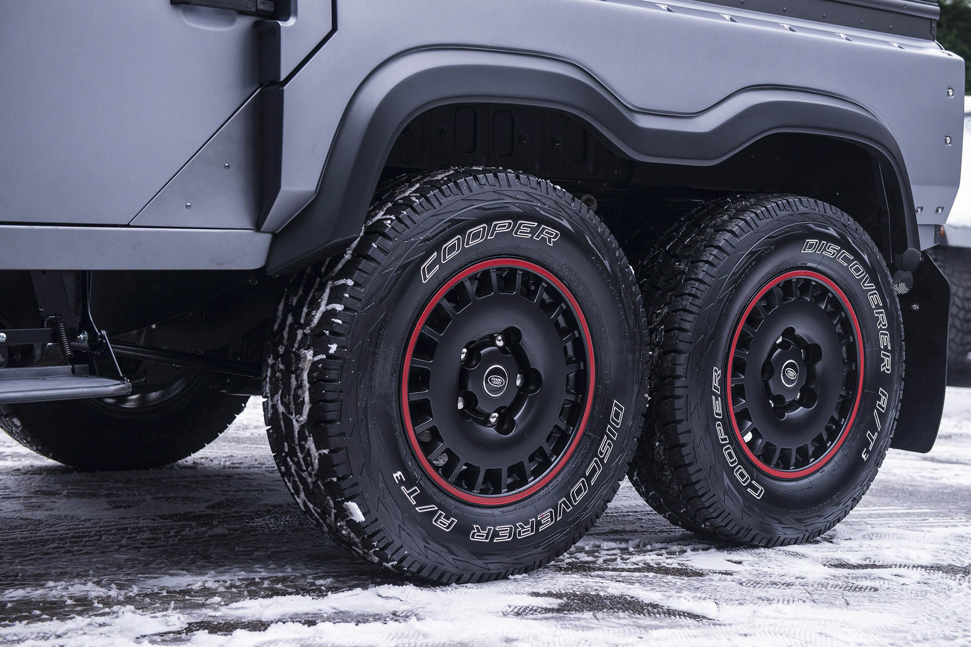 chelsea-defender-6x6-2 Chelsea Truck Company’s Flying Huntsman Steps Into Mercedes G63 6×6’s Shadow