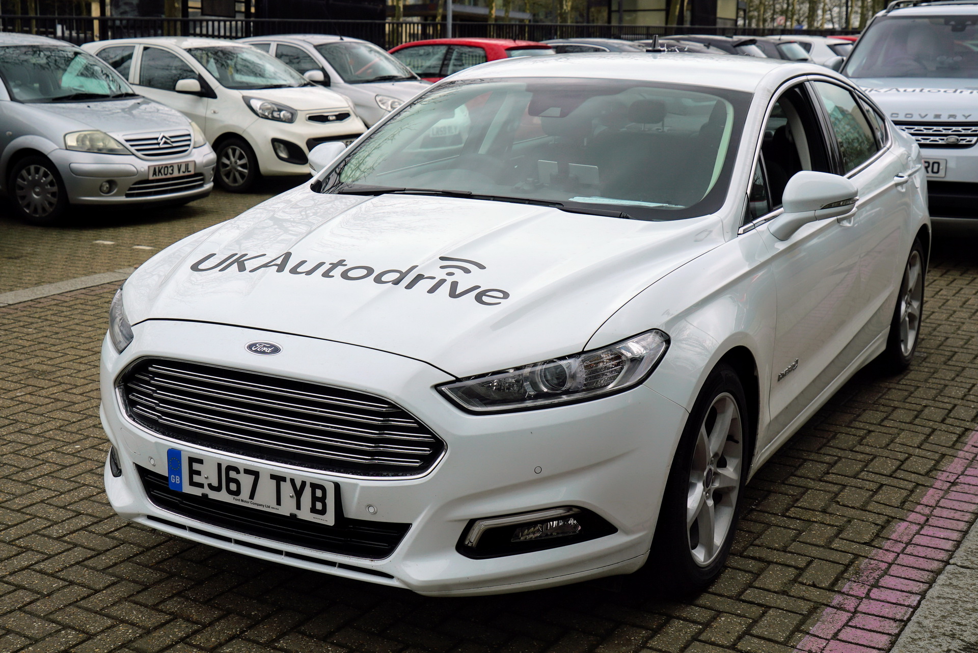 ford-mondeo-collaborative-parking-tech-1 Ford Spies On Other Cars To Discover Empty Parking Spaces With New Technology