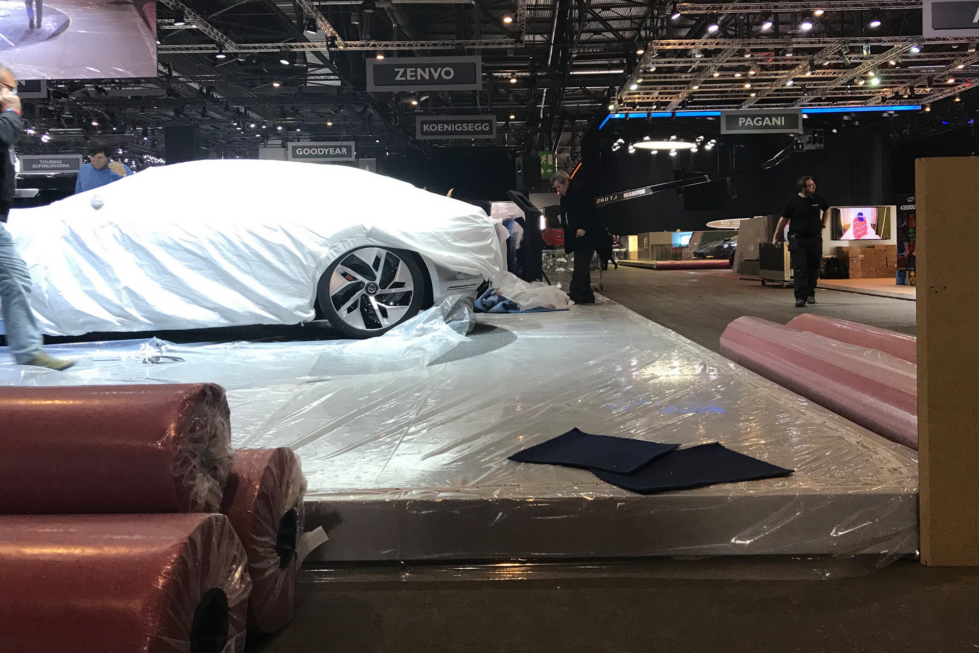 geneva-show-2018-first-pics-11 Sneak Peek From The 2018 Geneva Motor Show Floor