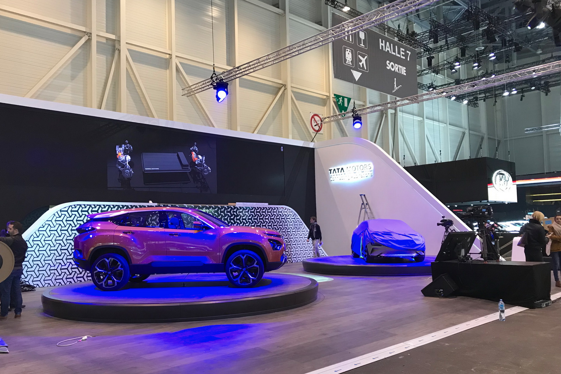 geneva-show-2018-first-pics-32 Sneak Peek From The 2018 Geneva Motor Show Floor