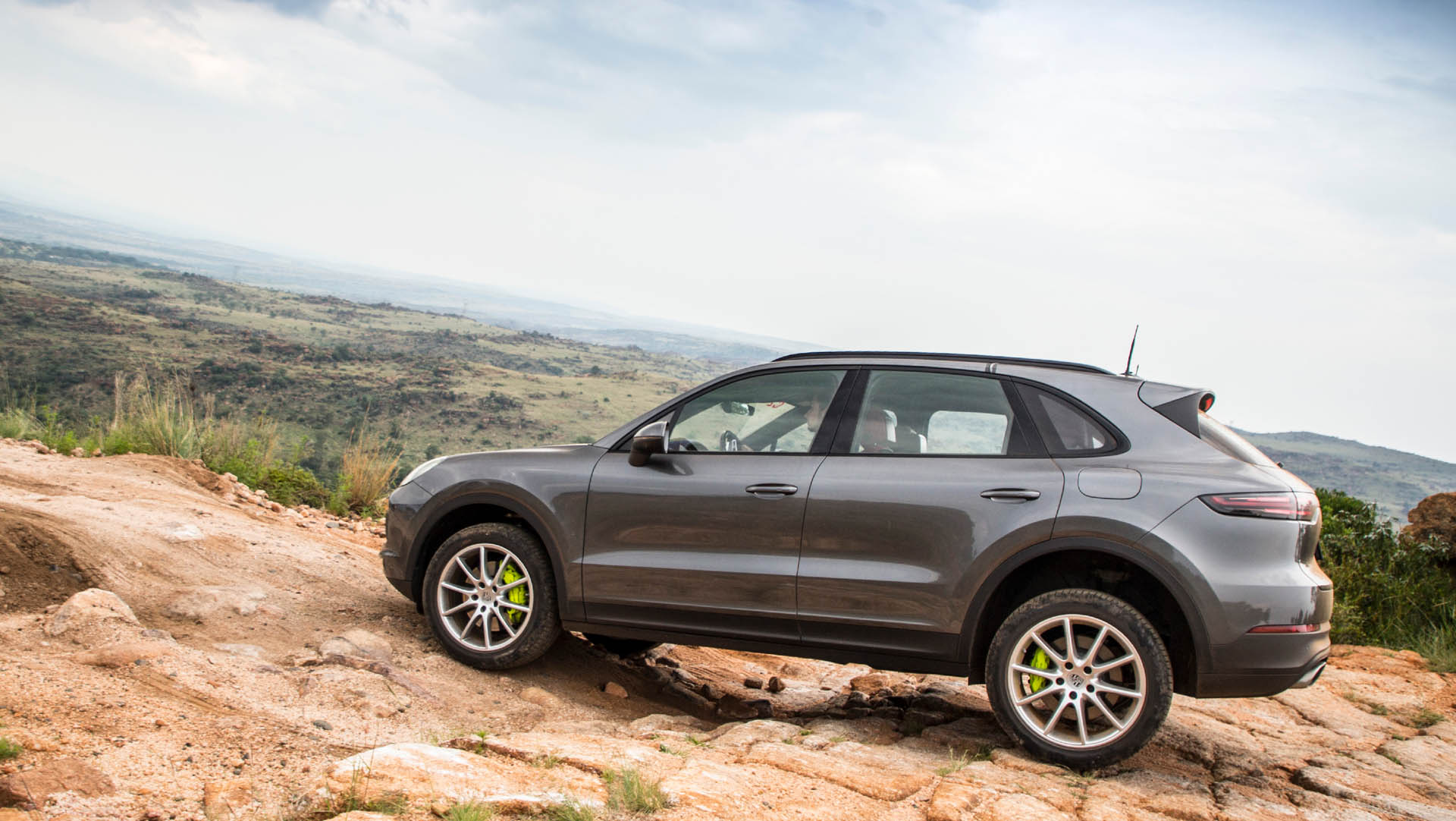 high_cayenne_e_hybrid_south_africa_2018_porsche_ag (6) Look What Porsche’s Doing To Its New Cayenne Hybrid Before Beginning Production