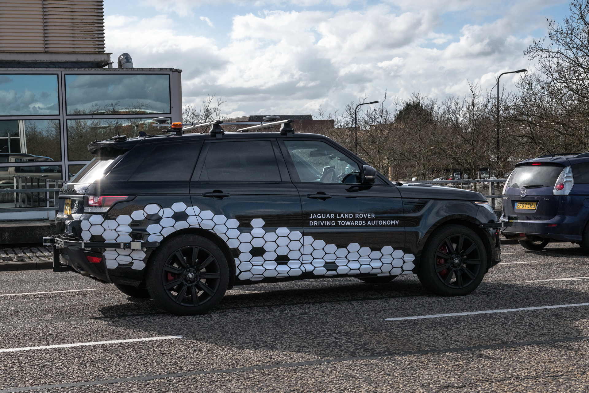 jlr-self-driving-valet-parking-10 Your Future Jaguar Or Land Rover Will Set Off To Park Itself In Even The Tightest Spaces