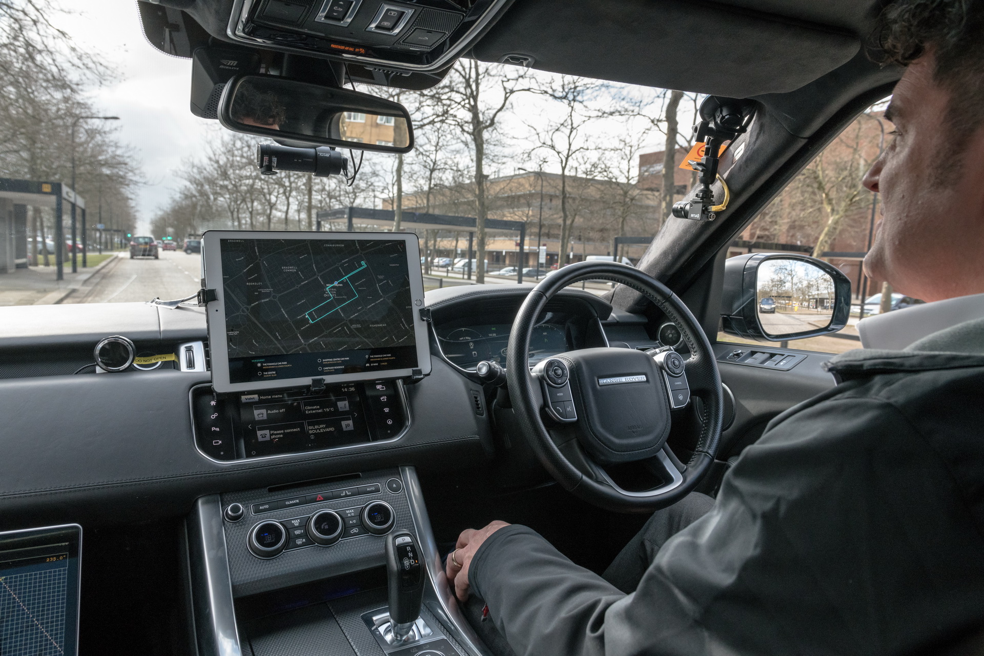 jlr-self-driving-valet-parking-13 Your Future Jaguar Or Land Rover Will Set Off To Park Itself In Even The Tightest Spaces