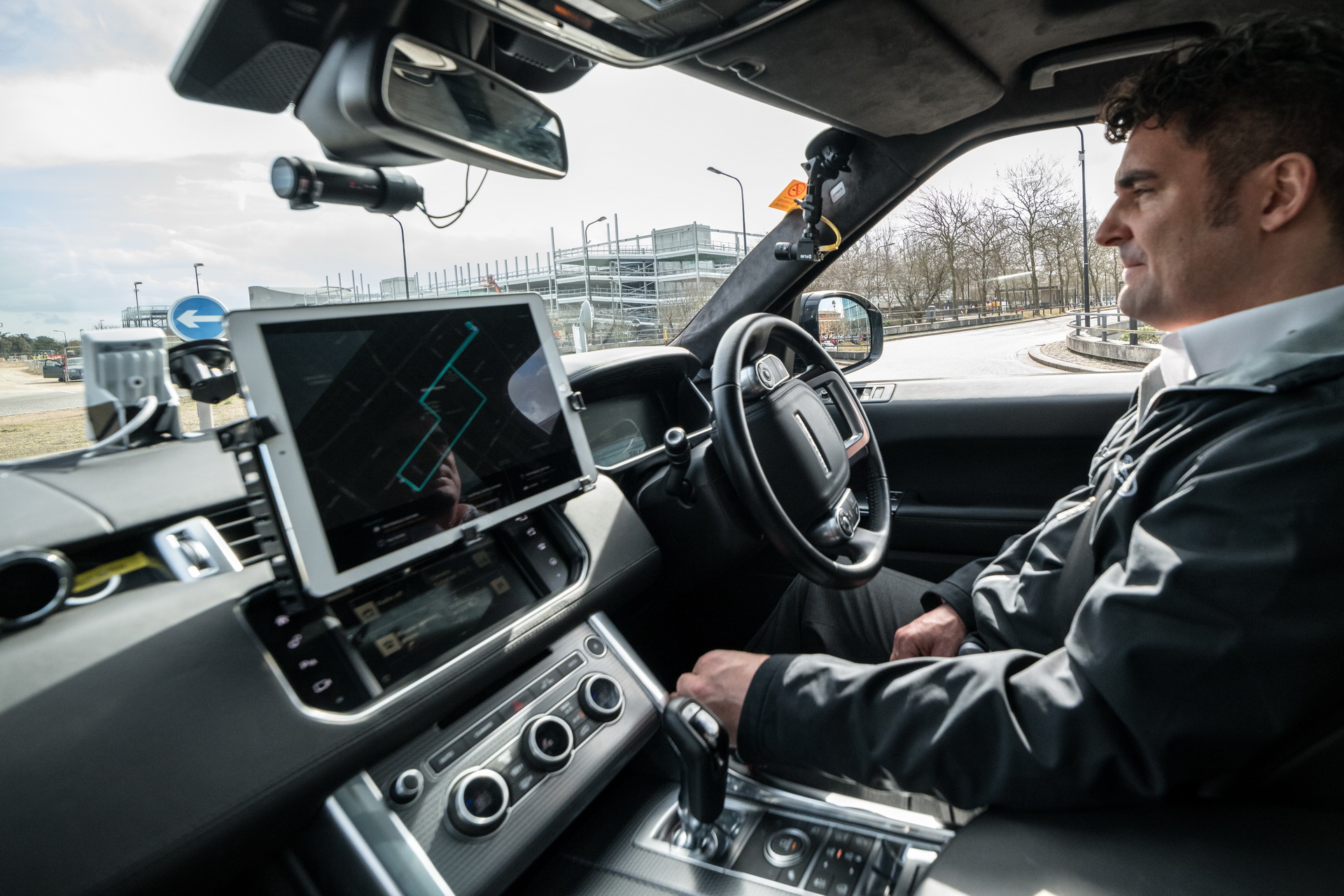 jlr-self-driving-valet-parking-9 Your Future Jaguar Or Land Rover Will Set Off To Park Itself In Even The Tightest Spaces