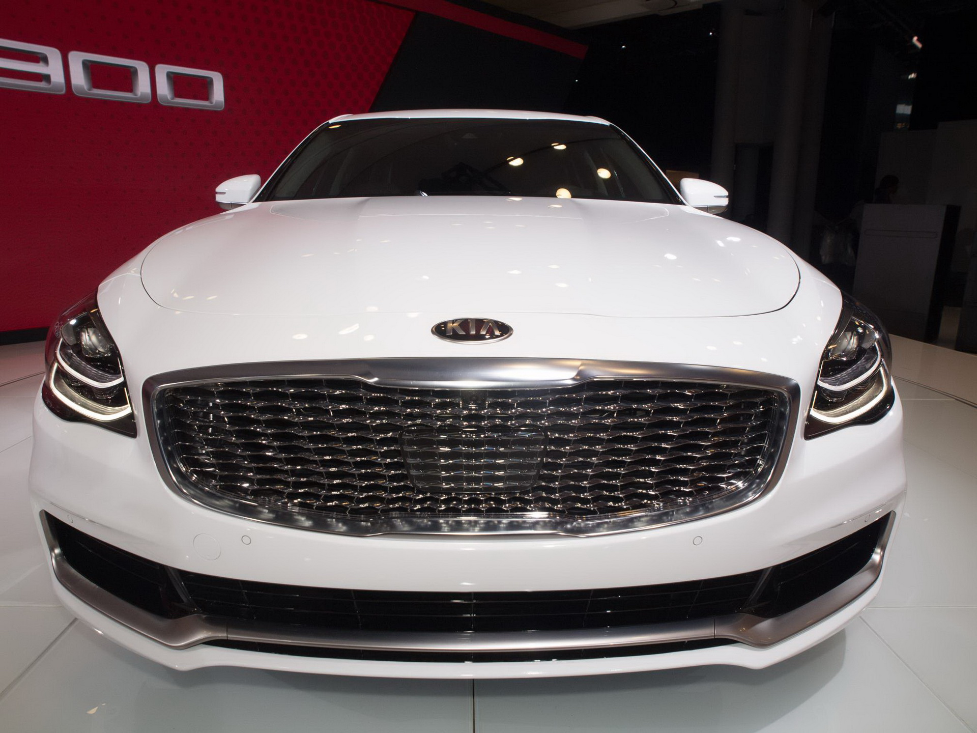kia-k900-all-new-ny-livepics-2 Four Things You Should Know About Kia’s All-New K900