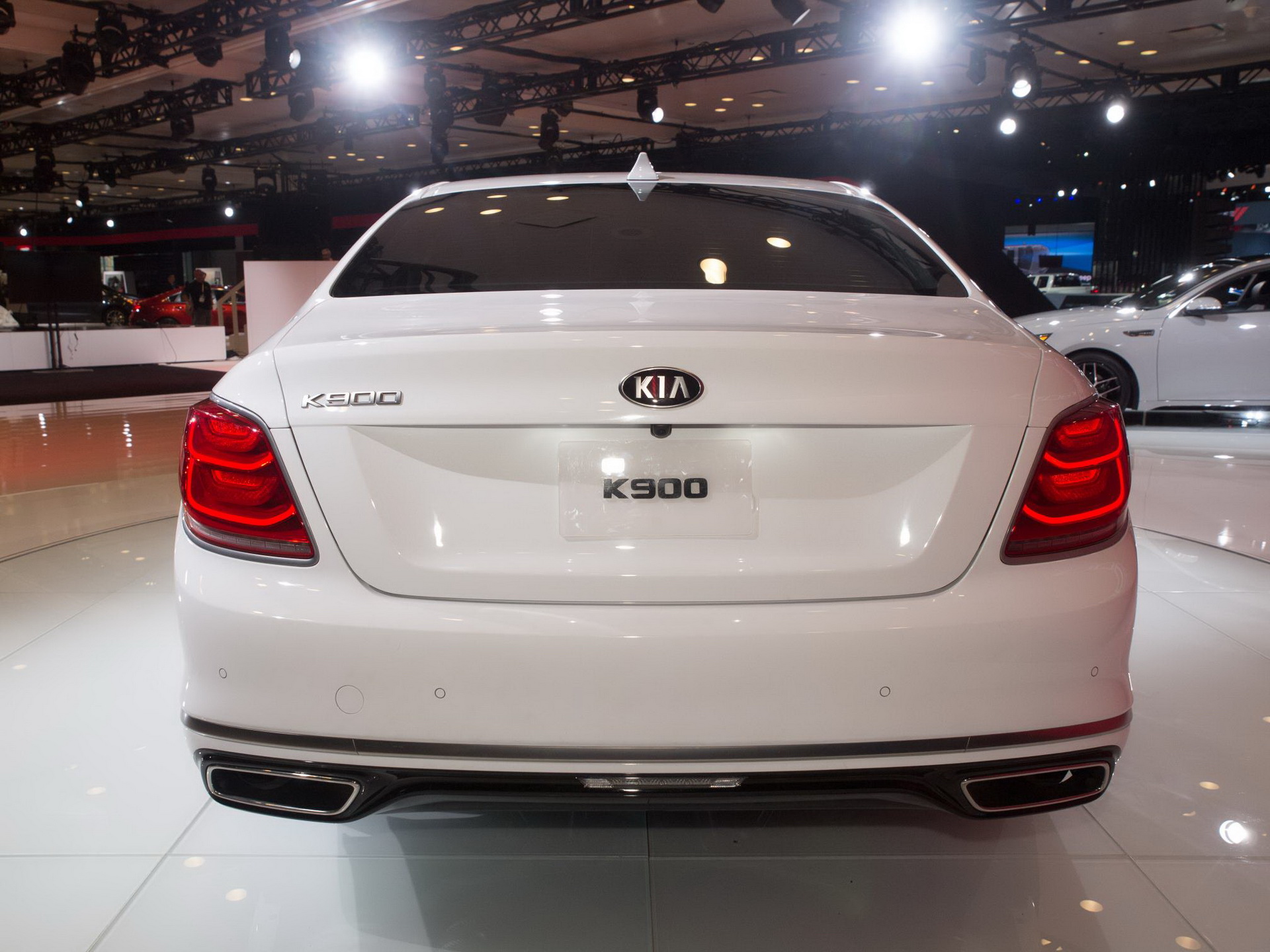 kia-k900-all-new-ny-livepics-5 Four Things You Should Know About Kia’s All-New K900