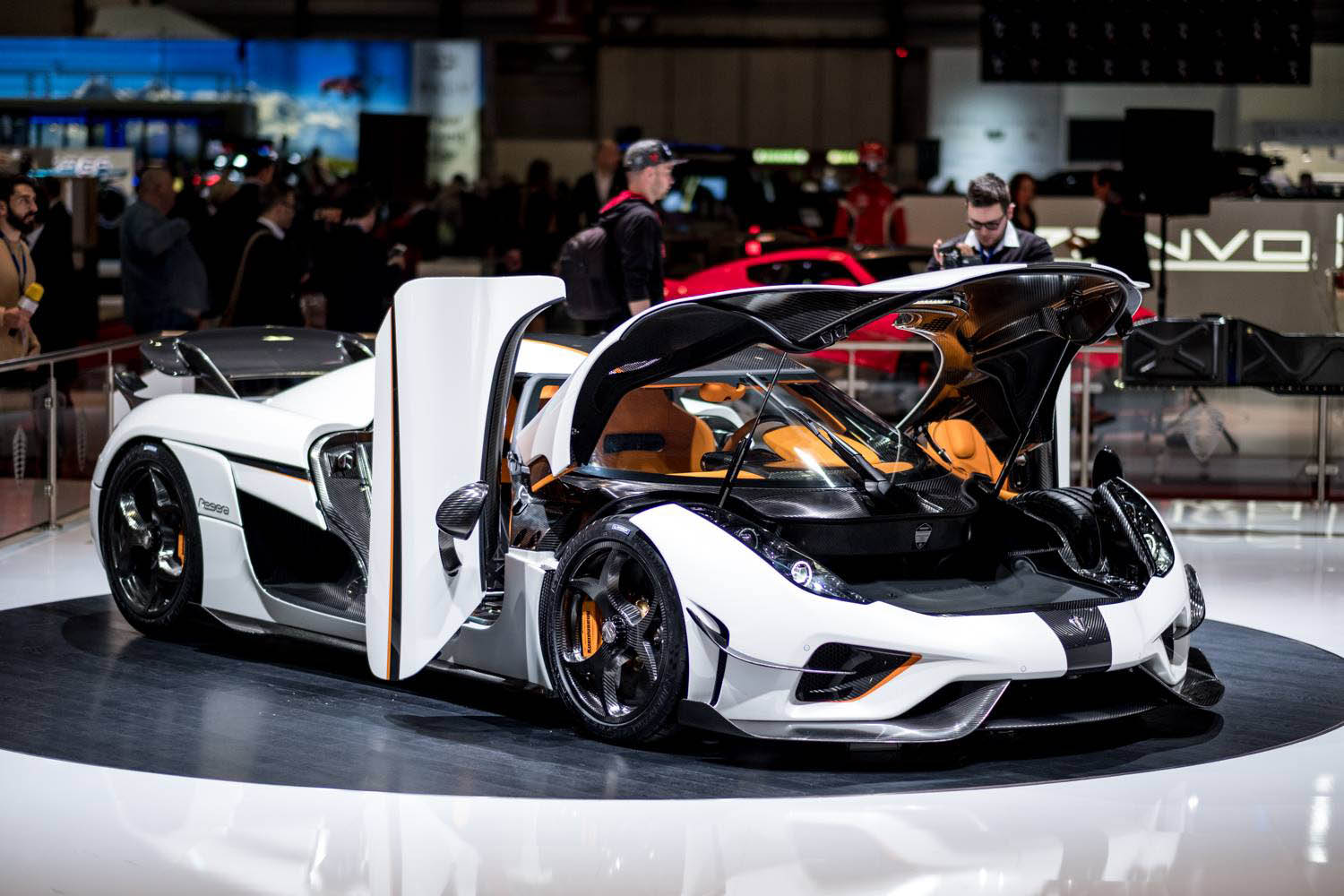 Koenigsegg Regera CF Koenigsegg Regera In White Looks Like A Ghost In A Carbon-Fiber Shell