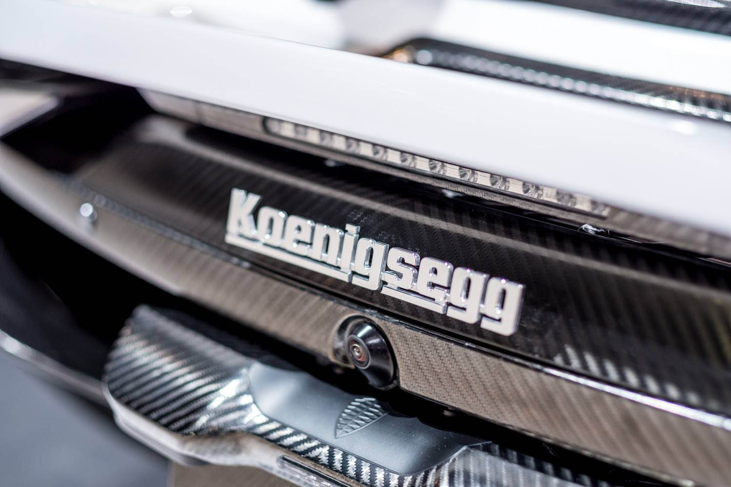 koenigsegg-regera-geneva-white-10 Koenigsegg Regera In White Looks Like A Ghost In A Carbon-Fiber Shell