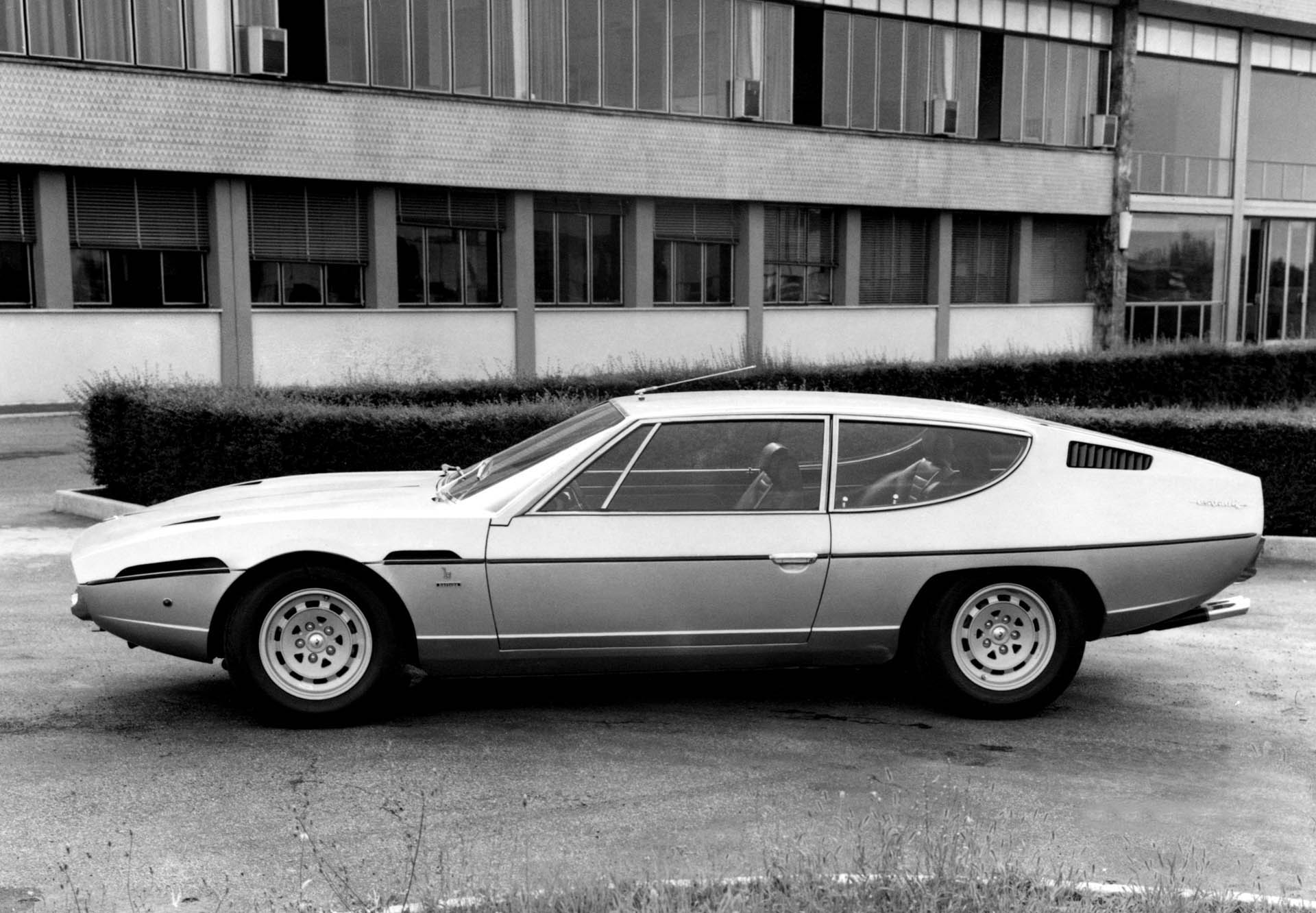 foto storiche bn Lamborghini Espada Lamborghini Celebrates 50 Years Since Launching The Espada And Islero