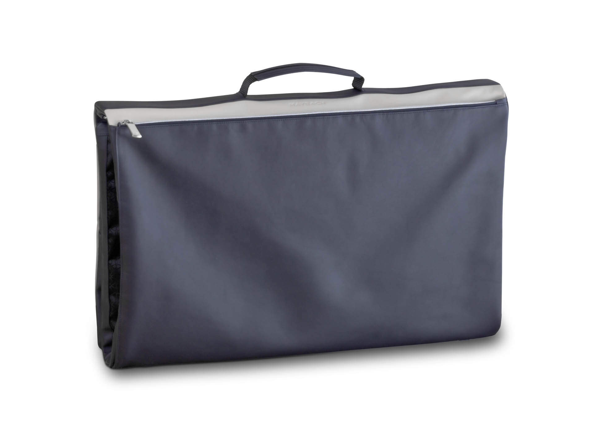 Exklusive Kollektion von MAYBACH – ICONS OF LUXURY: Farblich passende Gepäckstücke und edle Accessoires für die new-look Mercedes-Maybach S-Klasse Mercedes Offers Maybach S650 Customers A Matching Luggage Set – And Much More