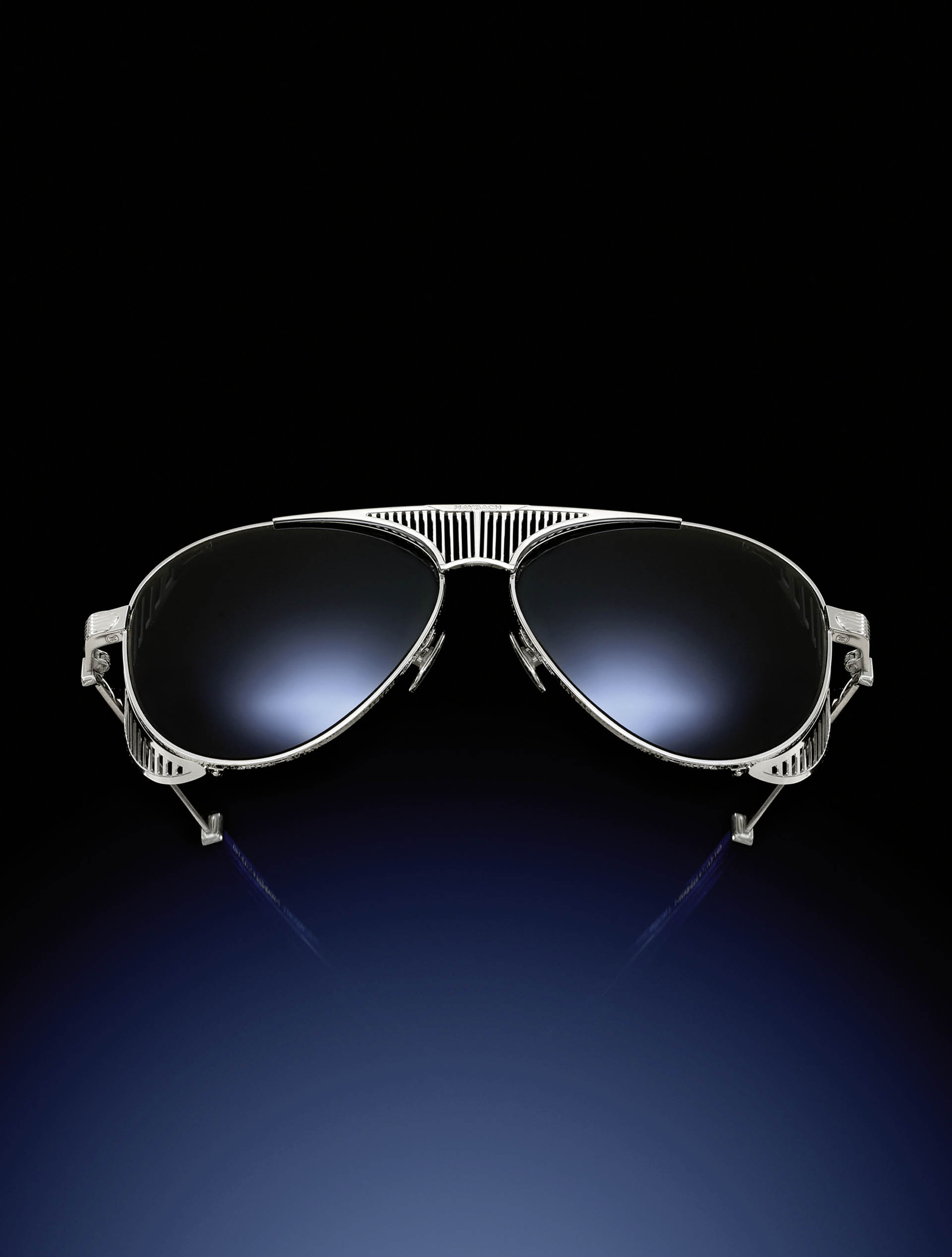 Exklusive Kollektion von MAYBACH – ICONS OF LUXURY: Farblich passende Gepäckstücke und edle Accessoires für die new-look Mercedes-Maybach S-Klasse Mercedes Offers Maybach S650 Customers A Matching Luggage Set – And Much More