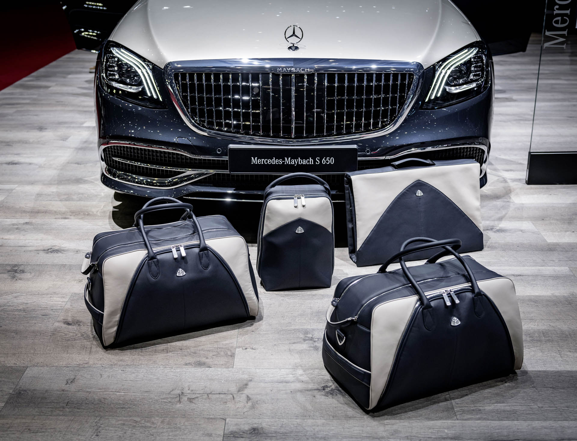 Exklusive Kollektion von MAYBACH – ICONS OF LUXURY: Farblich passende Gepäckstücke und edle Accessoires für die new-look Mercedes-Maybach S-Klasse Mercedes Offers Maybach S650 Customers A Matching Luggage Set – And Much More