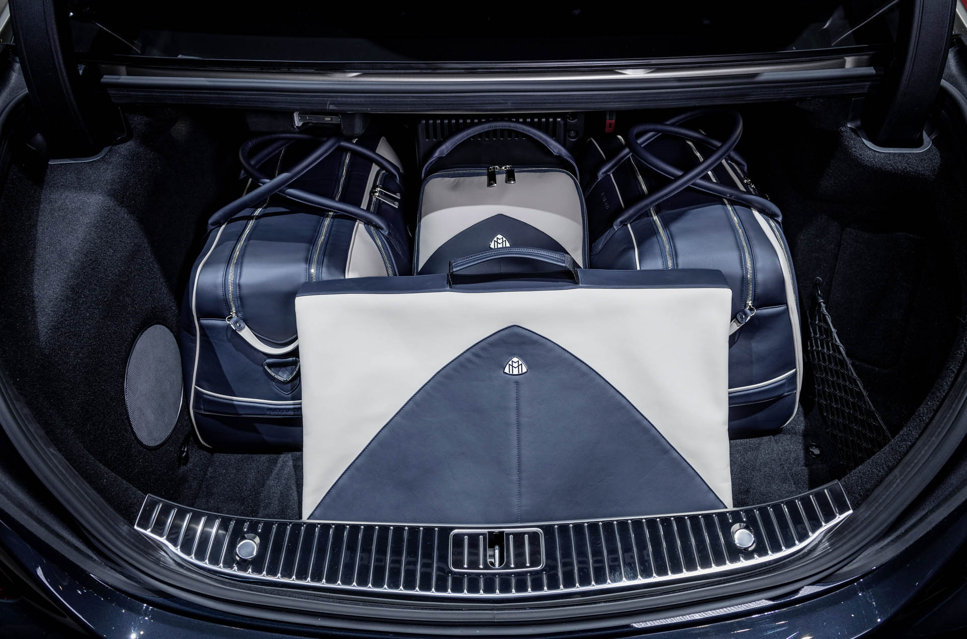 Exklusive Kollektion von MAYBACH – ICONS OF LUXURY: Farblich passende Gepäckstücke und edle Accessoires für die new-look Mercedes-Maybach S-Klasse Mercedes Offers Maybach S650 Customers A Matching Luggage Set – And Much More