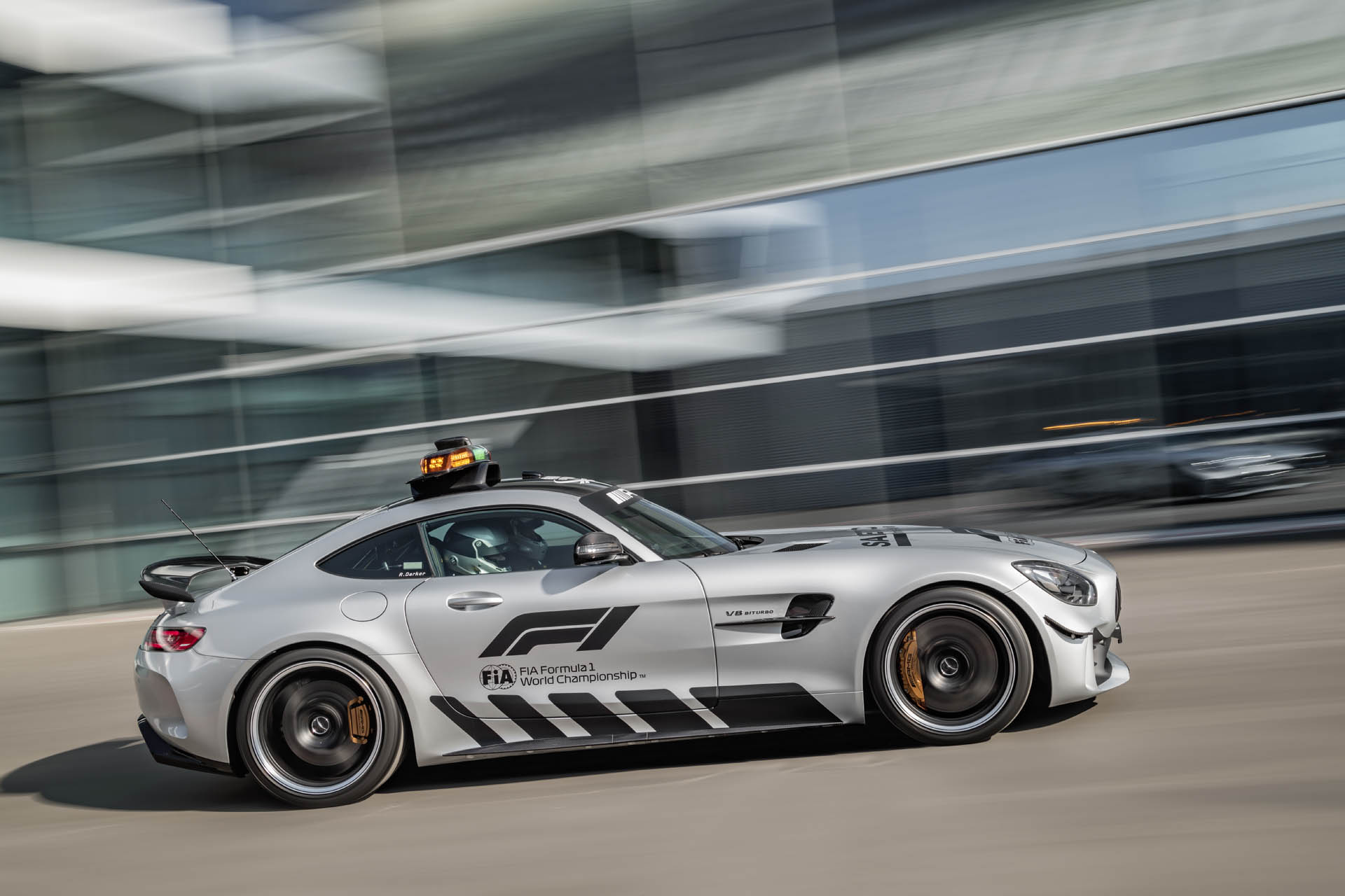 Mercedes-AMG GT R neues Führungsfahrzeug in der Formel 1-Saison 2018: Das stärkste Official FIA F1 Safety Car aller Zeiten Mercedes-AMG GT R Is The Most Powerful F1 Safety Car Yet