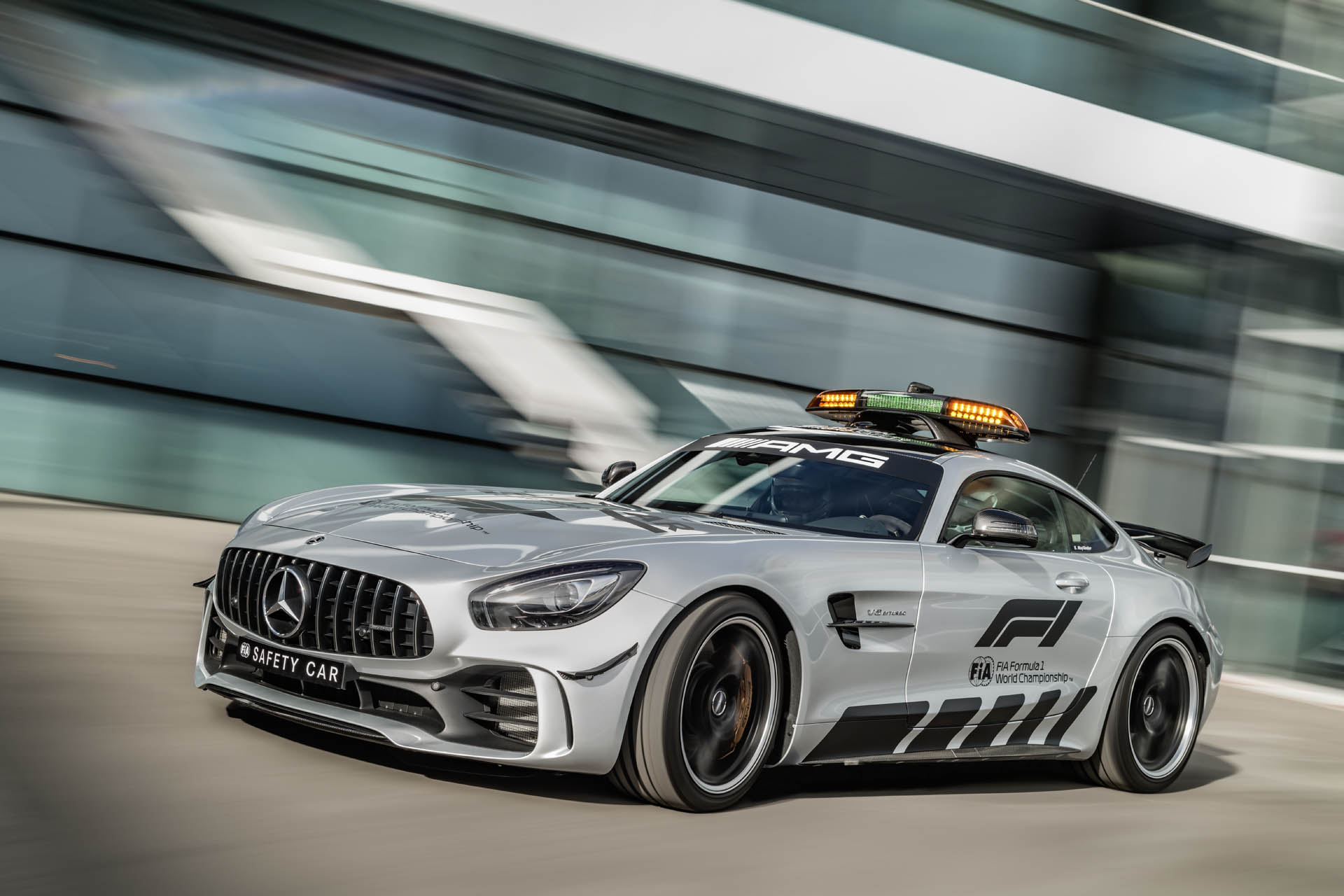Mercedes-AMG GT R neues Führungsfahrzeug in der Formel 1-Saison 2018: Das stärkste Official FIA F1 Safety Car aller Zeiten Mercedes-AMG GT R Is The Most Powerful F1 Safety Car Yet