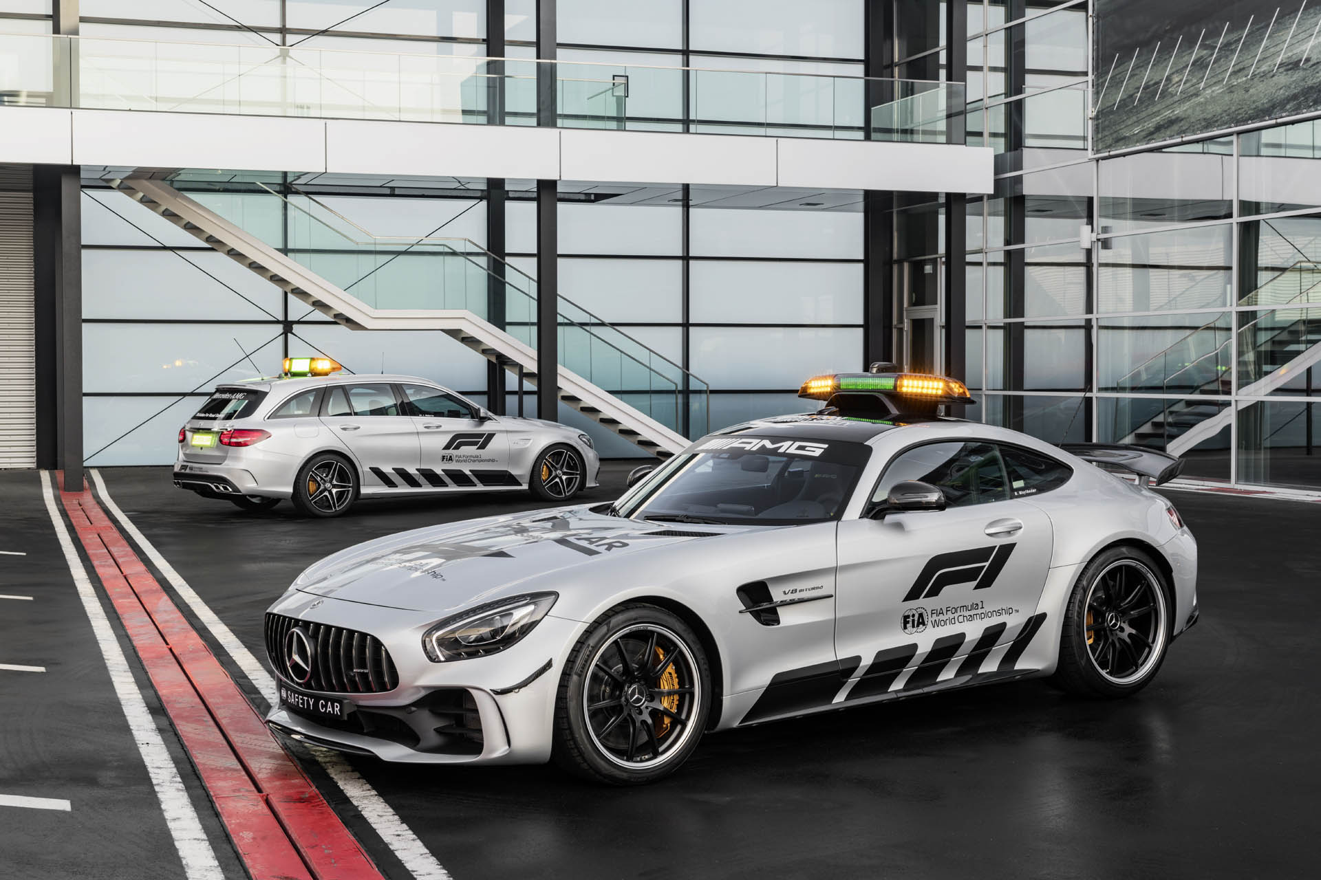 Mercedes-AMG GT R neues Führungsfahrzeug in der Formel 1-Saison 2018: Das stärkste Official FIA F1 Safety Car aller Zeiten Mercedes-AMG GT R Is The Most Powerful F1 Safety Car Yet