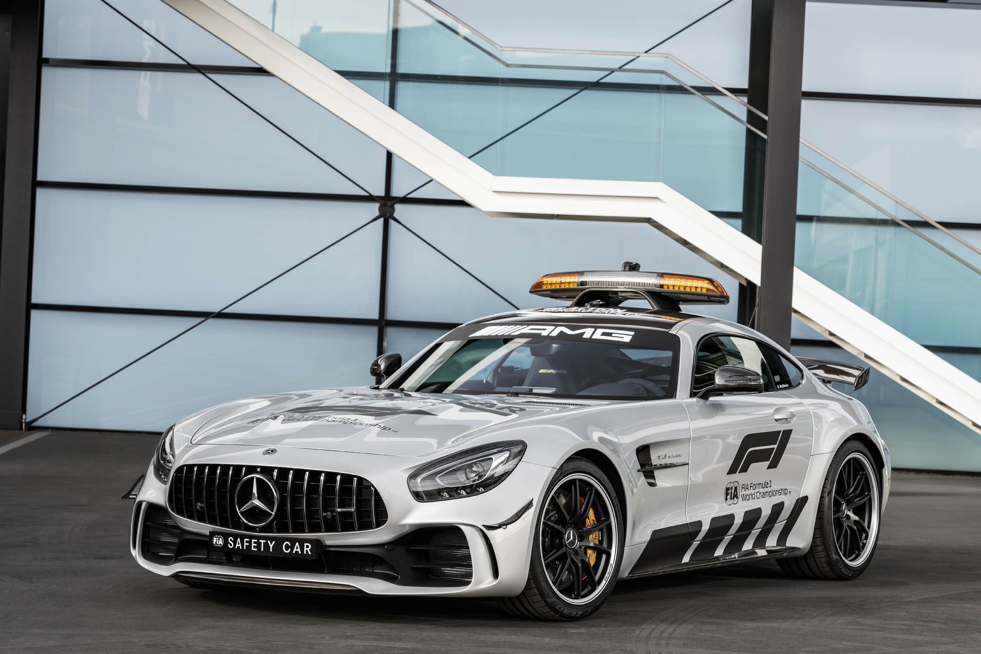 Mercedes-AMG GT R neues Führungsfahrzeug in der Formel 1-Saison 2018: Das stärkste Official FIA F1 Safety Car aller Zeiten Mercedes-AMG GT R Is The Most Powerful F1 Safety Car Yet