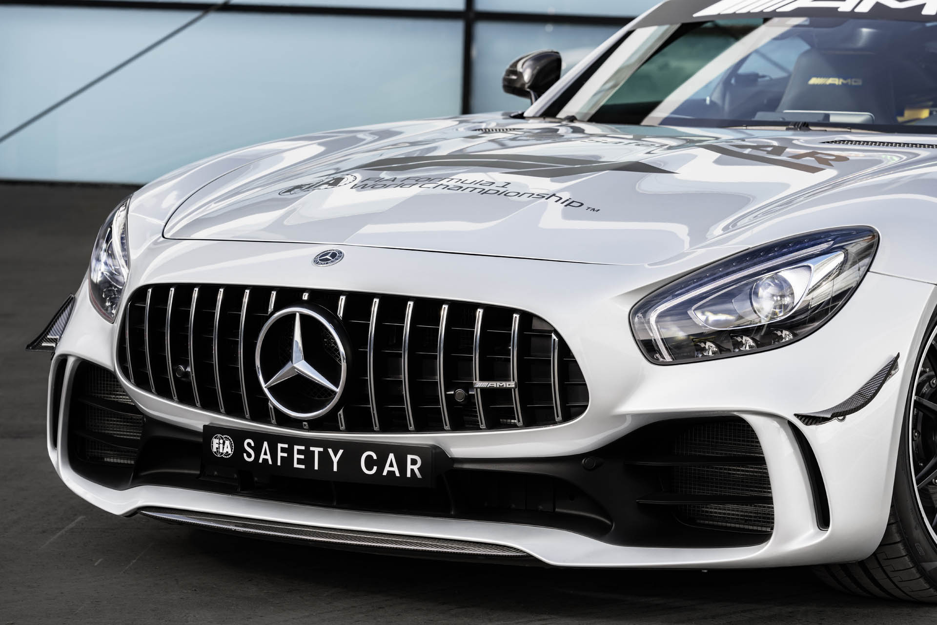 Mercedes-AMG GT R neues Führungsfahrzeug in der Formel 1-Saison 2018: Das stärkste Official FIA F1 Safety Car aller Zeiten Mercedes-AMG GT R Is The Most Powerful F1 Safety Car Yet