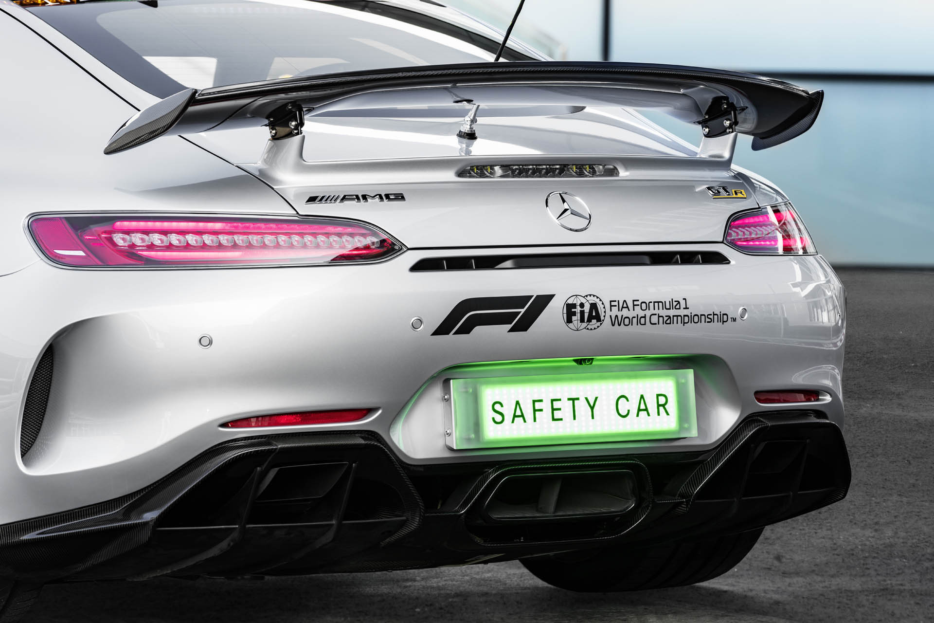 Mercedes-AMG GT R neues Führungsfahrzeug in der Formel 1-Saison 2018: Das stärkste Official FIA F1 Safety Car aller Zeiten Mercedes-AMG GT R Is The Most Powerful F1 Safety Car Yet