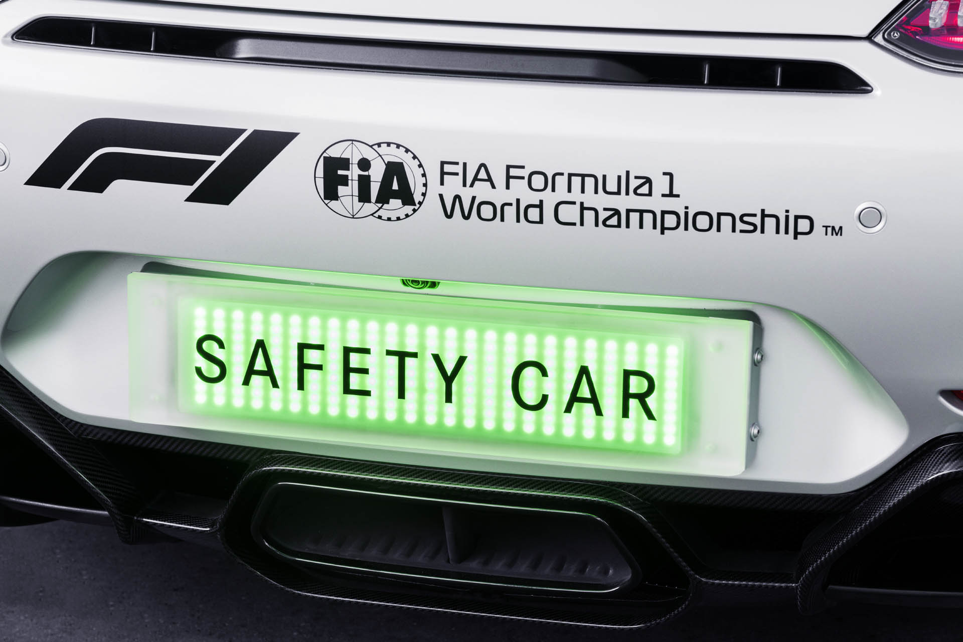 Mercedes-AMG GT R neues Führungsfahrzeug in der Formel 1-Saison 2018: Das stärkste Official FIA F1 Safety Car aller Zeiten Mercedes-AMG GT R Is The Most Powerful F1 Safety Car Yet