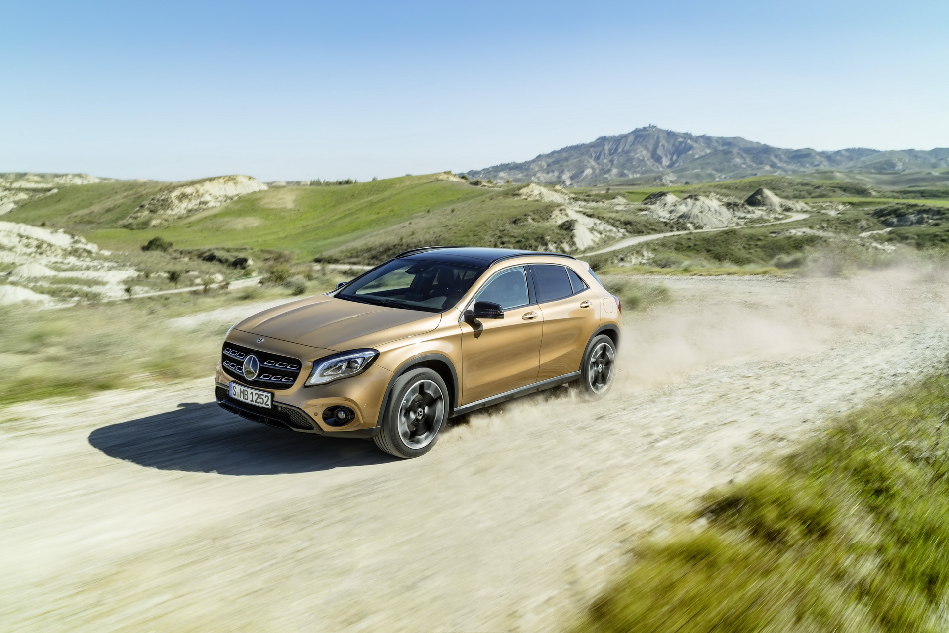 mercedes-benz-gla-2 K-One Is An Electric Mercedes GLA Clone From China