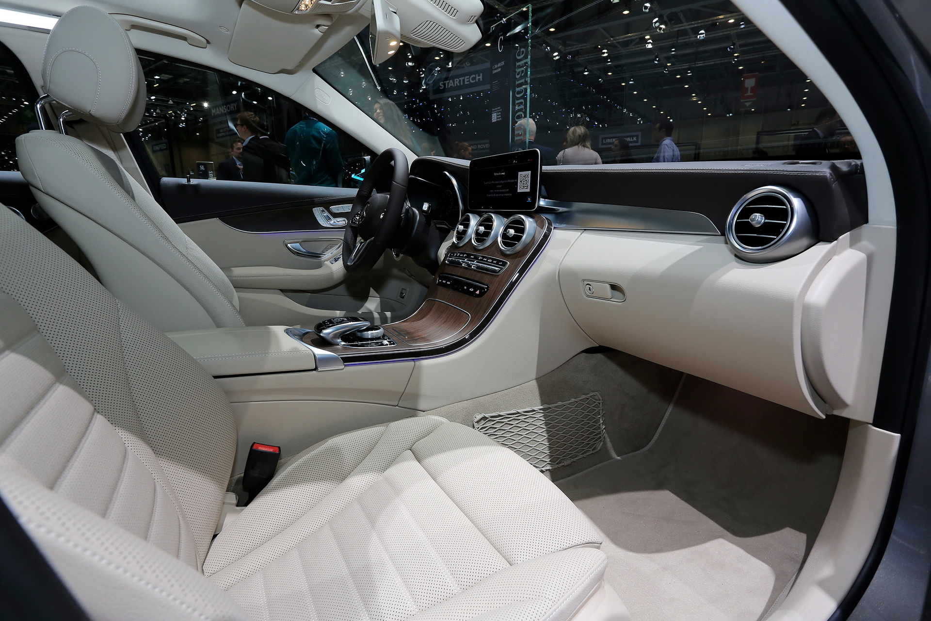 mercedes-c-class-facelift-geneva-livepics-17 Mercedes Brings Updated C-Class To Geneva, C43 Leads The Way