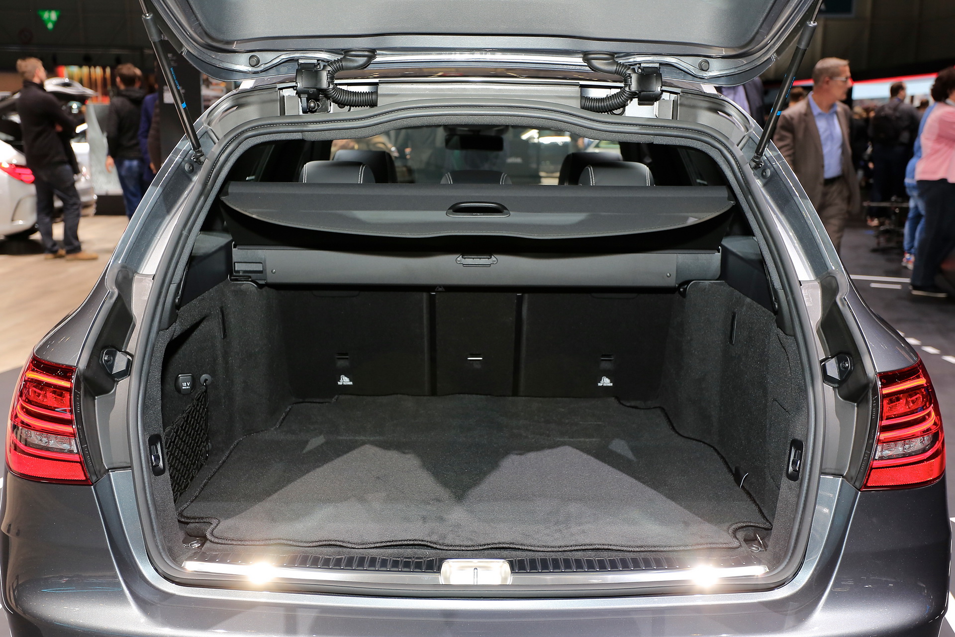 mercedes-c-class-facelift-geneva-livepics-4 Mercedes Brings Updated C-Class To Geneva, C43 Leads The Way