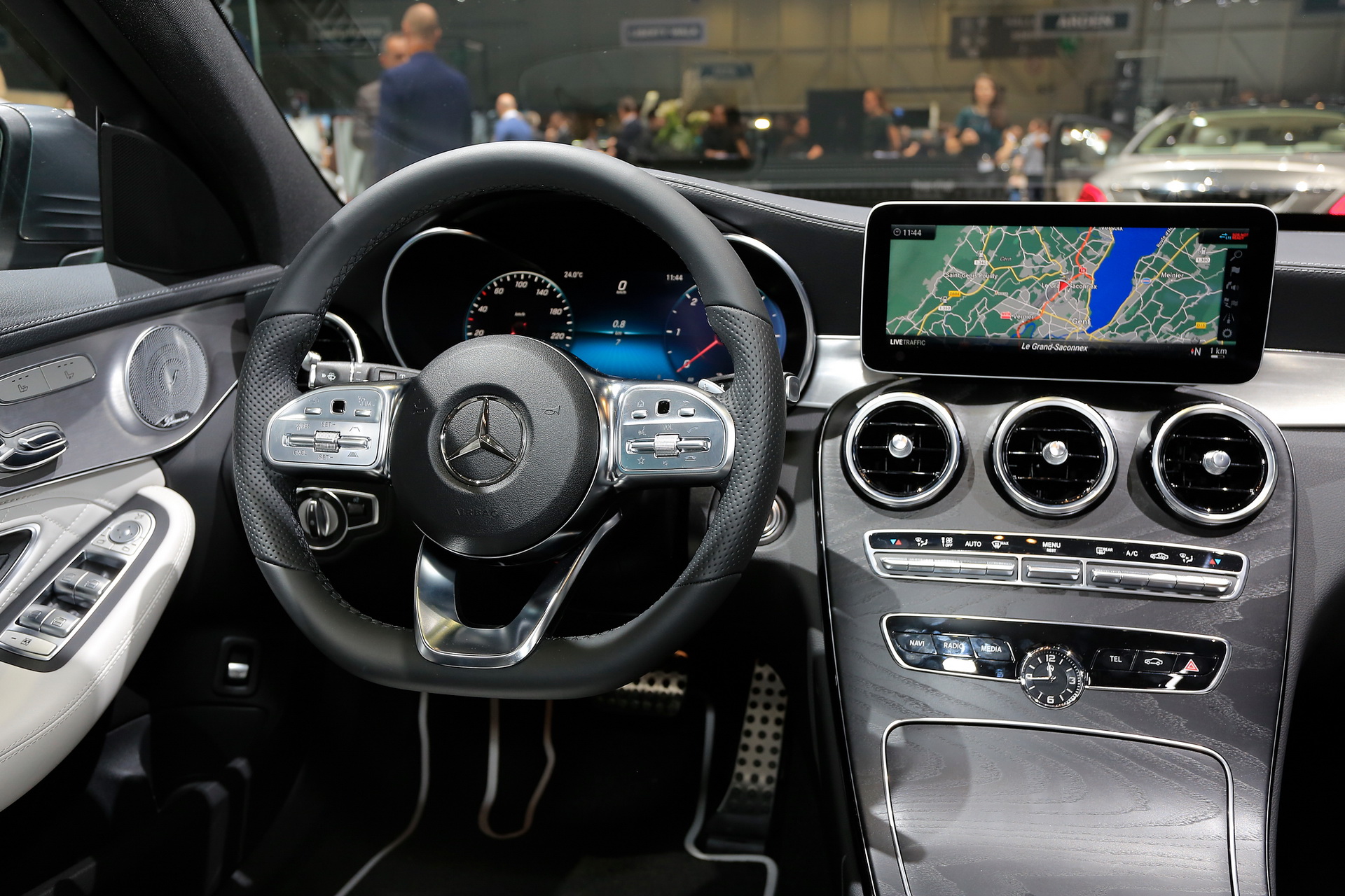 mercedes-c-class-facelift-geneva-livepics-9 Mercedes Brings Updated C-Class To Geneva, C43 Leads The Way