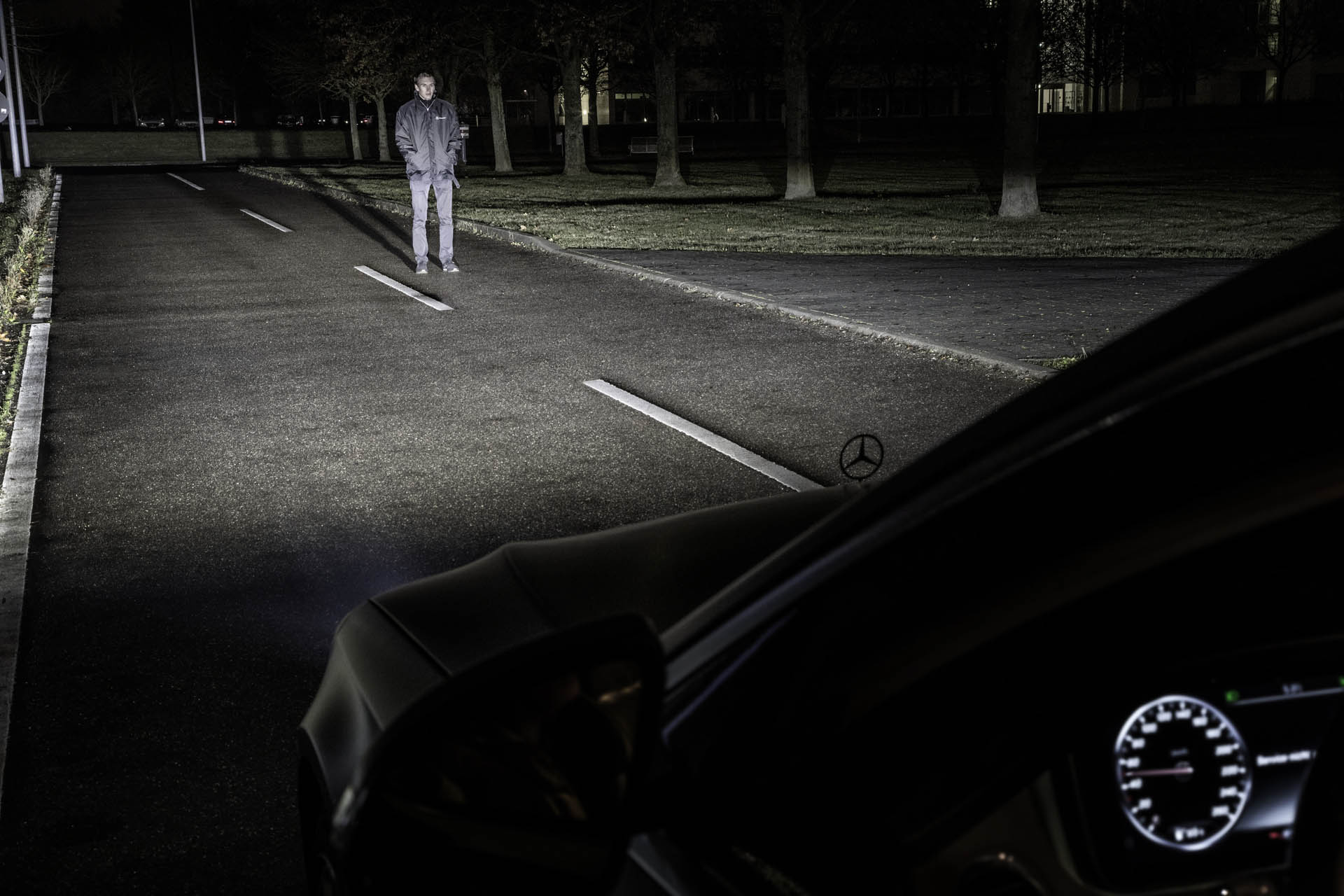 Weltpremiere in der Mercedes-Maybach S-Klasse: DIGITAL LIGHT: Das Licht der Zukunft kommt auf die Straße Maybach S-Class Packs Over A Million Pixels Into Its New Digital Headlights