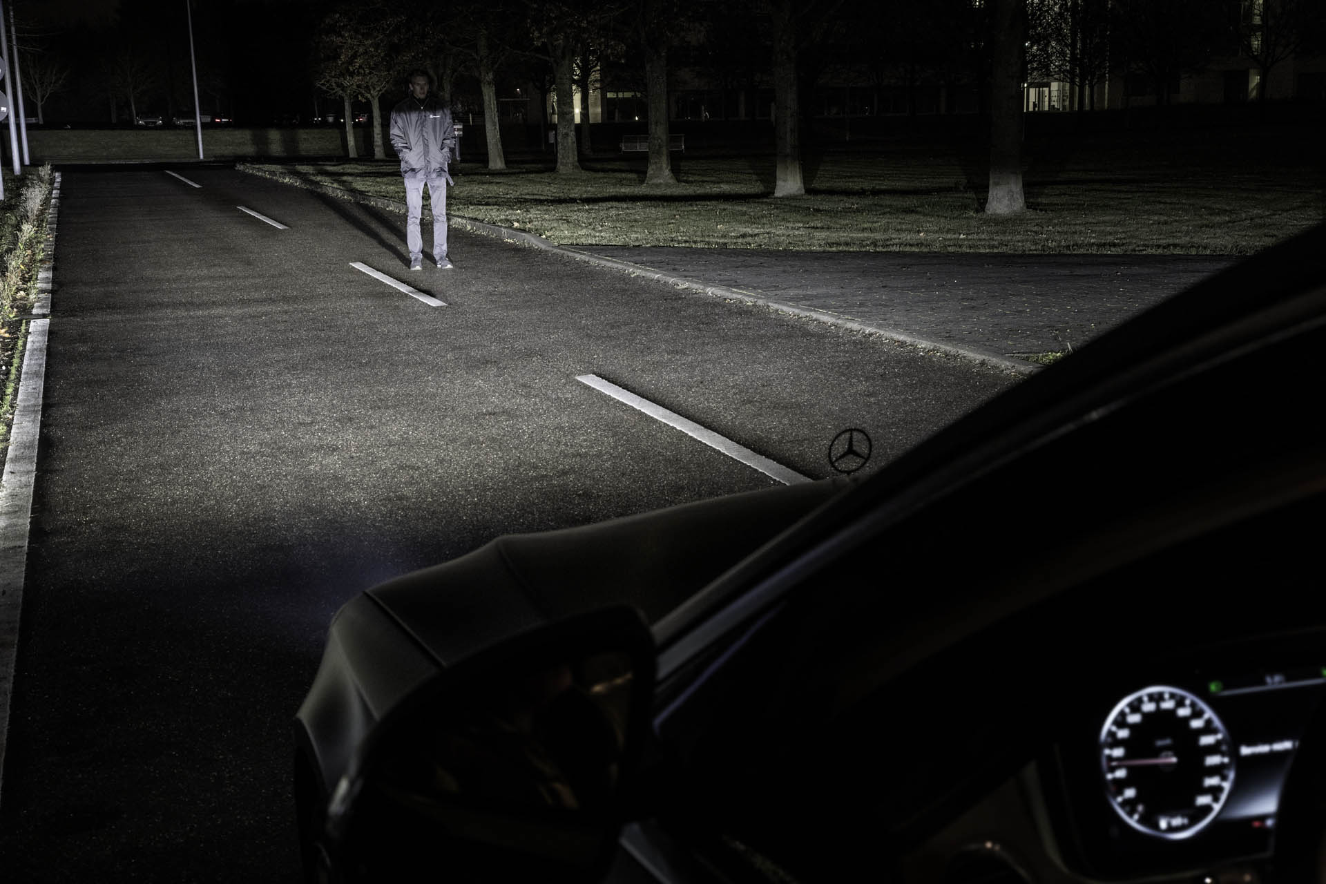 Weltpremiere in der Mercedes-Maybach S-Klasse: DIGITAL LIGHT: Das Licht der Zukunft kommt auf die Straße Maybach S-Class Packs Over A Million Pixels Into Its New Digital Headlights