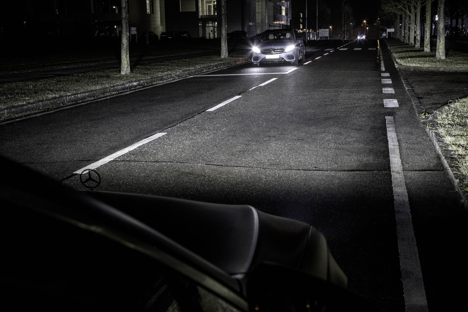 Weltpremiere in der Mercedes-Maybach S-Klasse: DIGITAL LIGHT: Das Licht der Zukunft kommt auf die Straße Maybach S-Class Packs Over A Million Pixels Into Its New Digital Headlights
