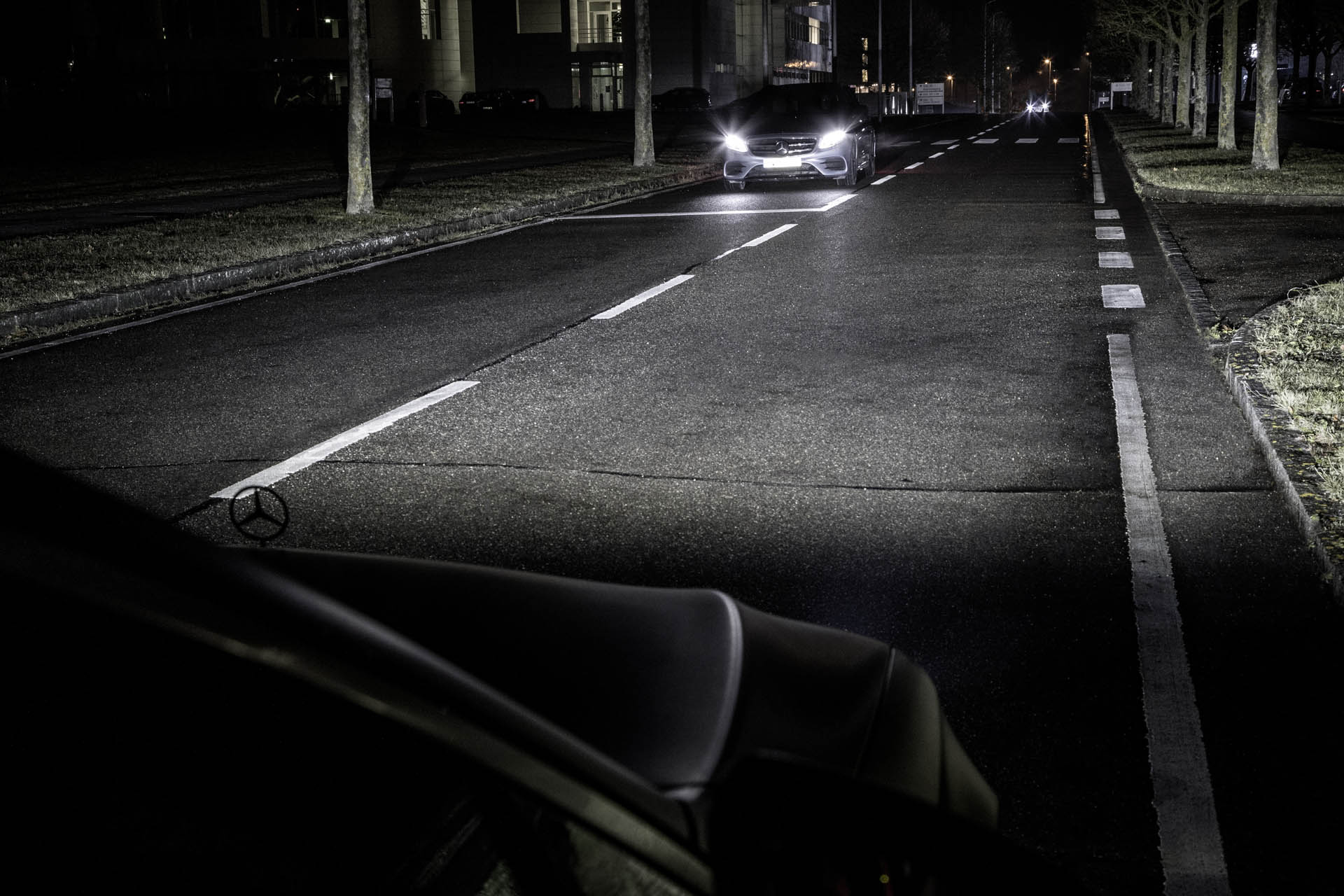 Weltpremiere in der Mercedes-Maybach S-Klasse: DIGITAL LIGHT: Das Licht der Zukunft kommt auf die Straße Maybach S-Class Packs Over A Million Pixels Into Its New Digital Headlights