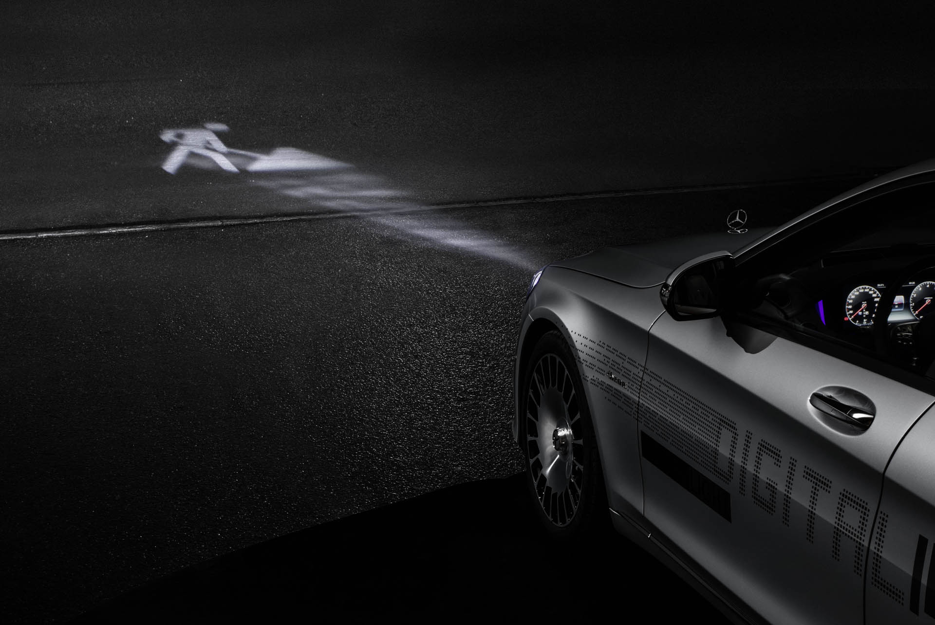 Weltpremiere in der Mercedes-Maybach S-Klasse: DIGITAL LIGHT: Das Licht der Zukunft kommt auf die Straße Maybach S-Class Packs Over A Million Pixels Into Its New Digital Headlights