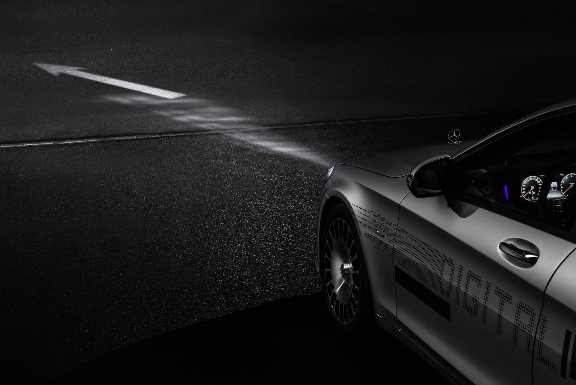 Weltpremiere in der Mercedes-Maybach S-Klasse: DIGITAL LIGHT: Das Licht der Zukunft kommt auf die Straße Maybach S-Class Packs Over A Million Pixels Into Its New Digital Headlights